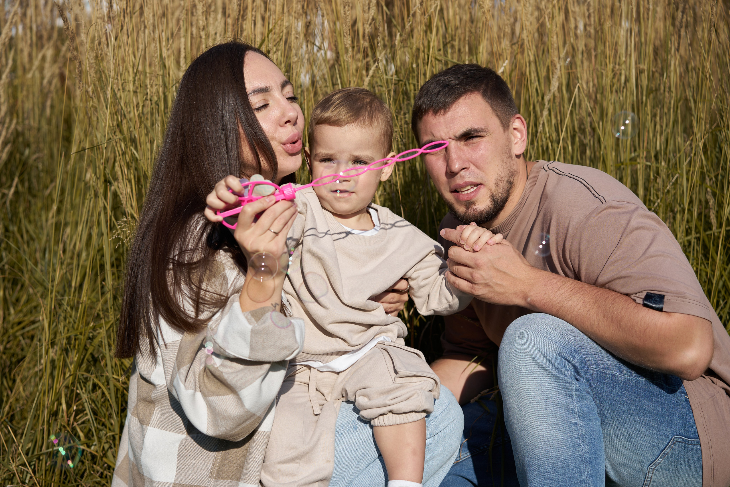 Семейная фотосессия летом на улице. Фотограф Екатеринбург Кокшарова Александра