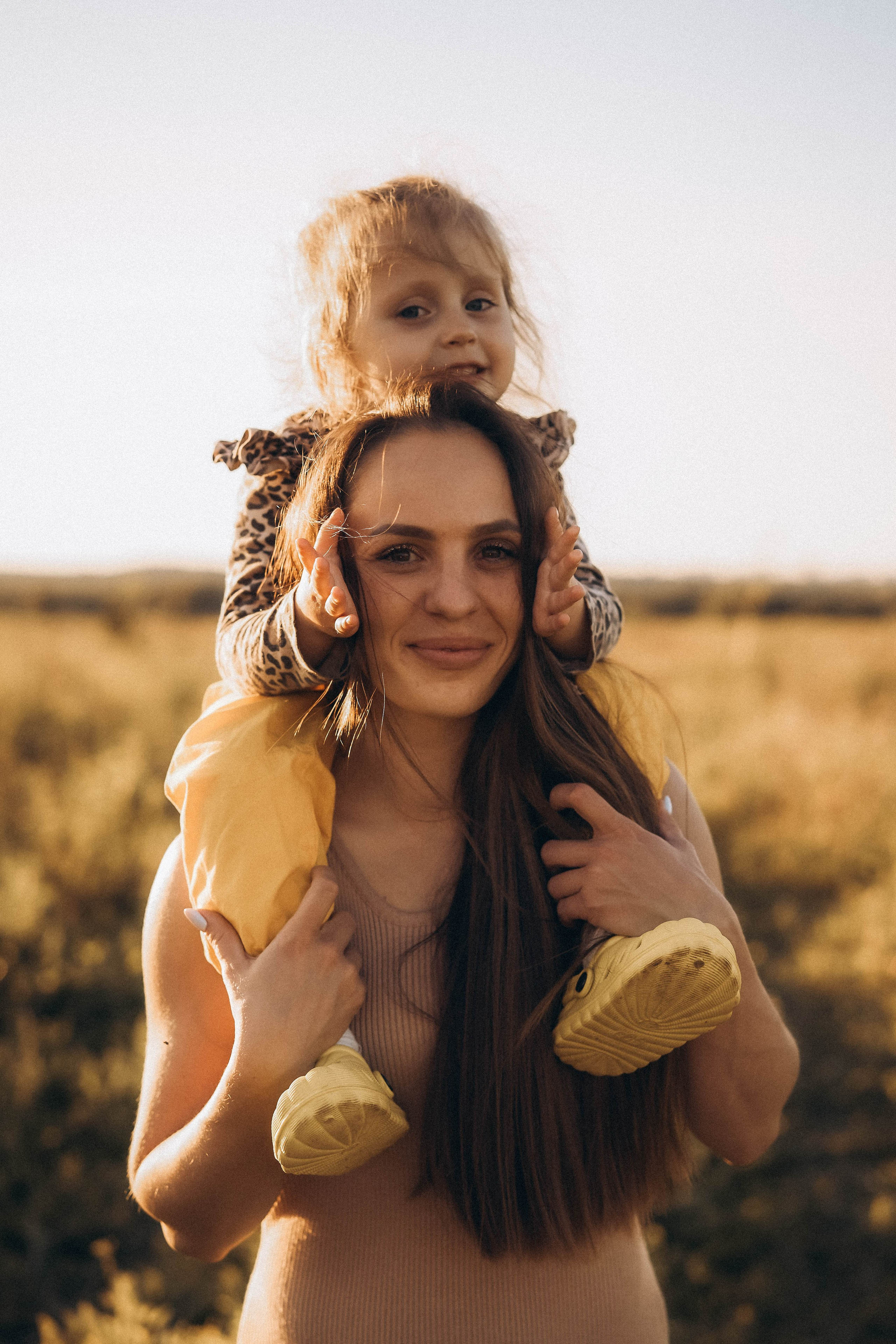 Семейная сьемка в поле на закате. Фотограф Екатеринбург Кокшарова Александра