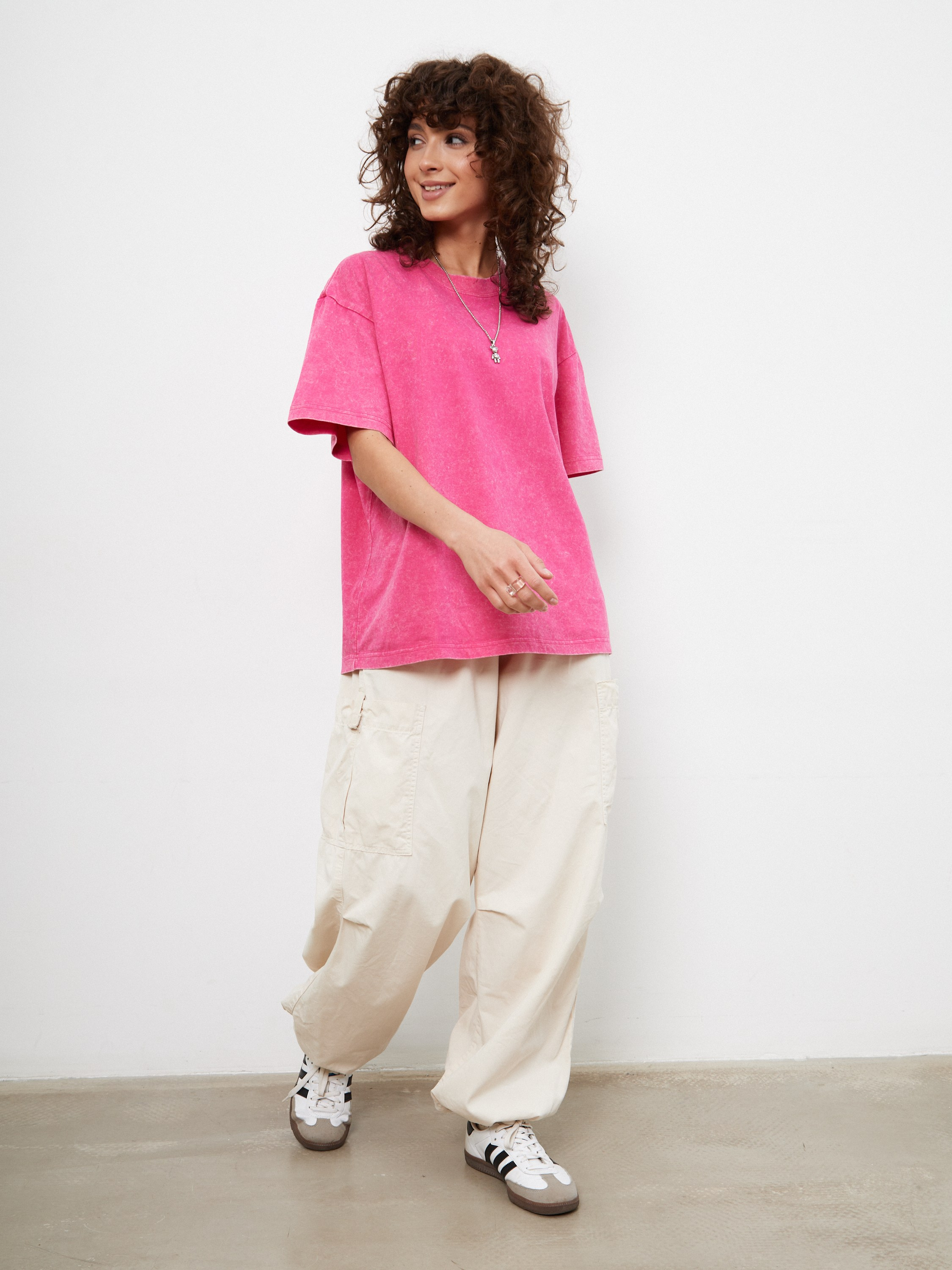 Фотосъемка футболок тай дай Екатеринбург Wildberries ВБ Ozon Озон фотосессия одежды Екб заказать цена фотосъемка товара WB варенки Екб. Фотограф Екатеринбург Анастасия Жерновская | Маркетплейсы и нейрофото