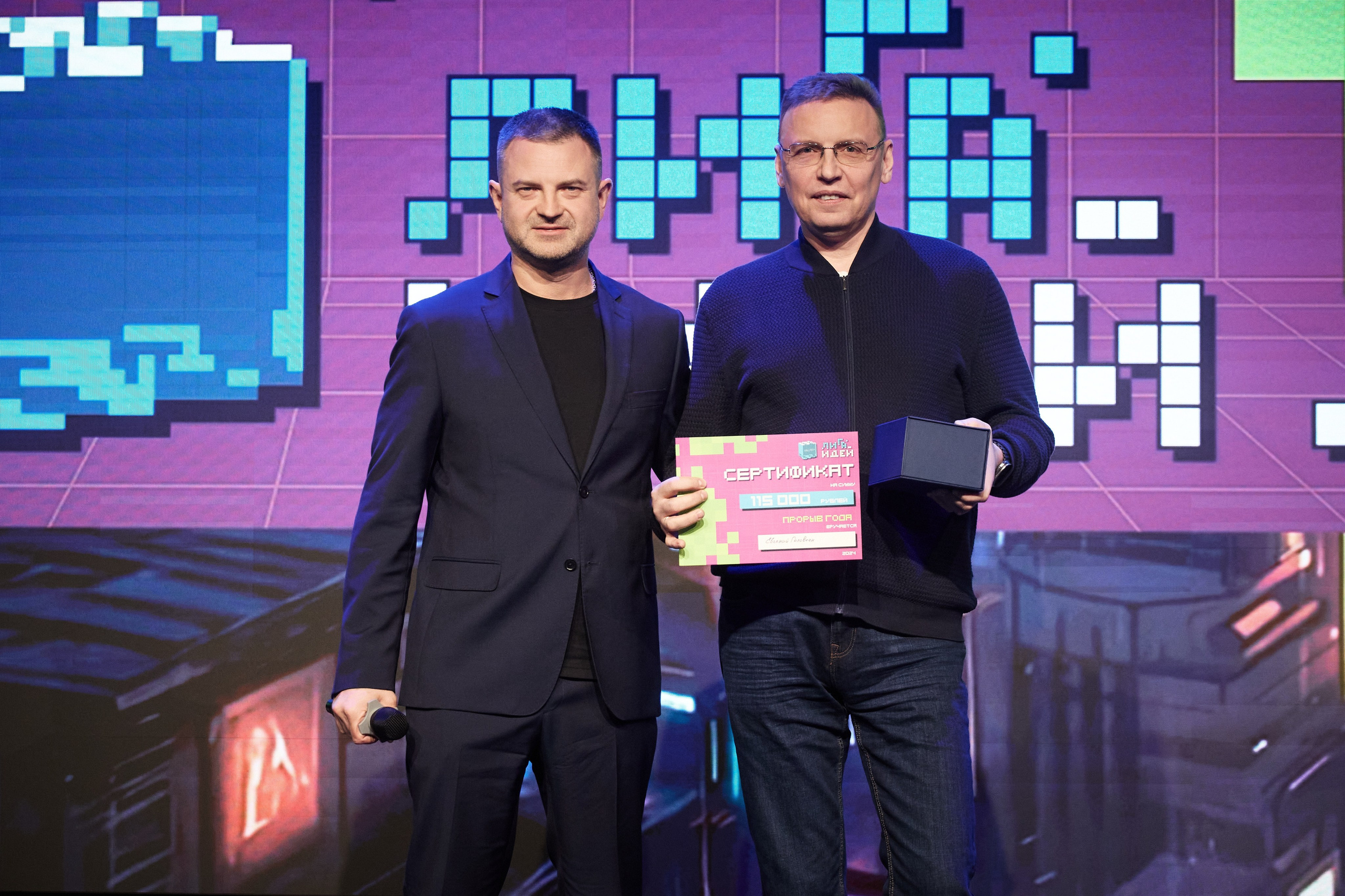 Репортажная фотосъемка в тёмном помещении с дополнительным светом. КонТайм: профессиональная съемка для организаций