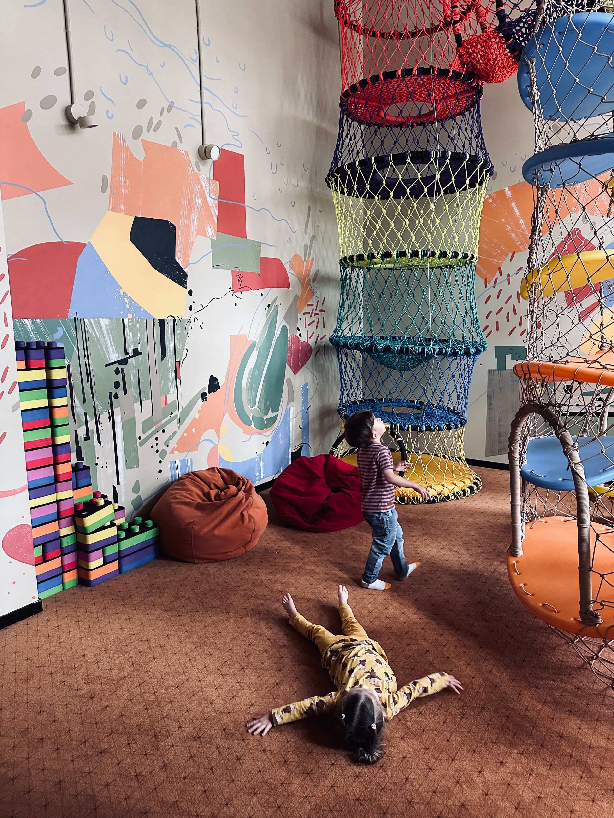 Дети. Смотри, красота!