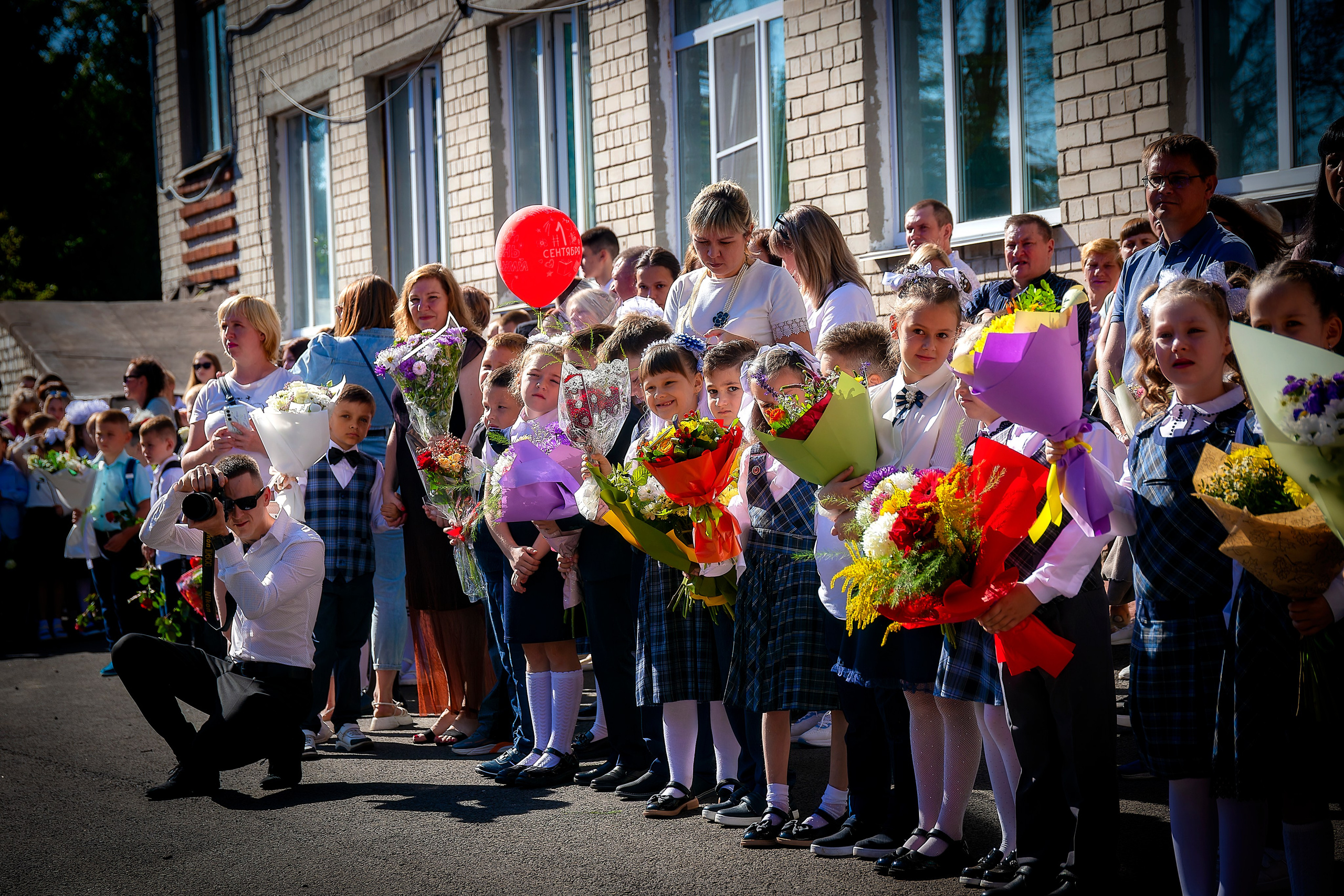 1 Сентября. Школа № 135. Лев Постнов.Фотограф. Нижний Новгород