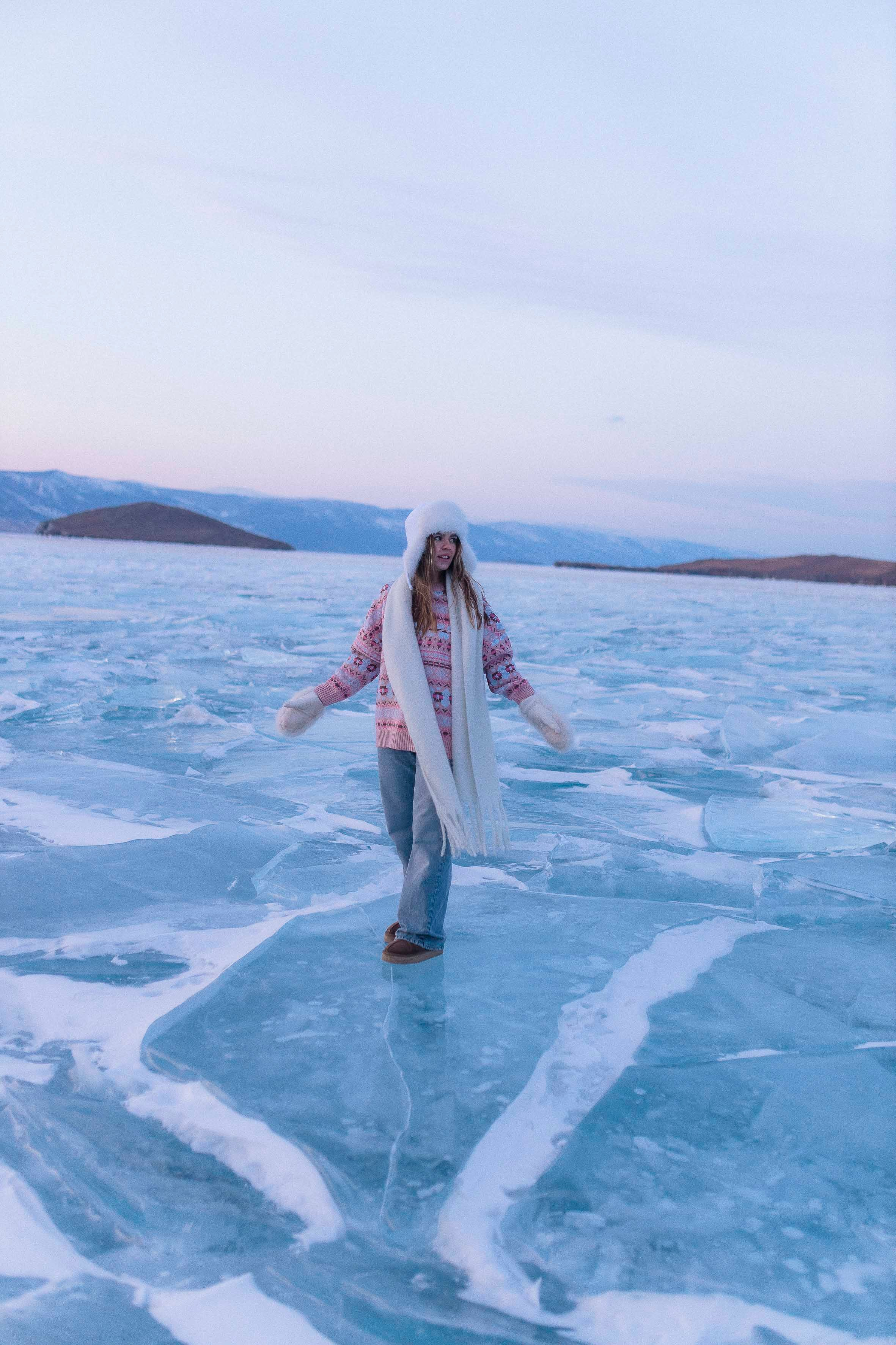 Весь день на льду. Фотограф Ольхон, Регина