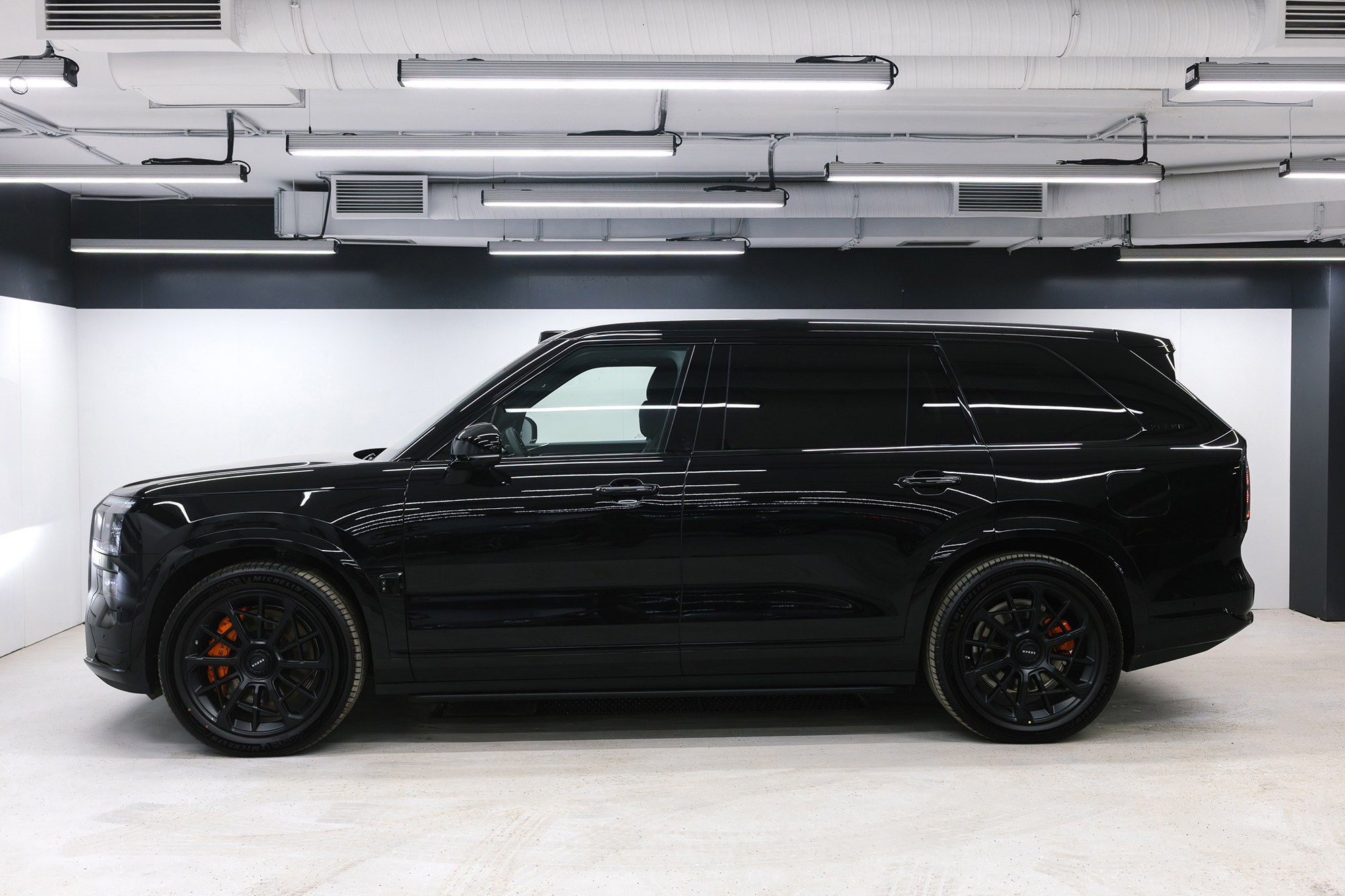 Zeekr 9X 2.0hyb 4WD AT (1401 л. с.) 2025, последовательно-параллельный гибрид, АКПП, 4WD. Автосалон «Х-Авто»