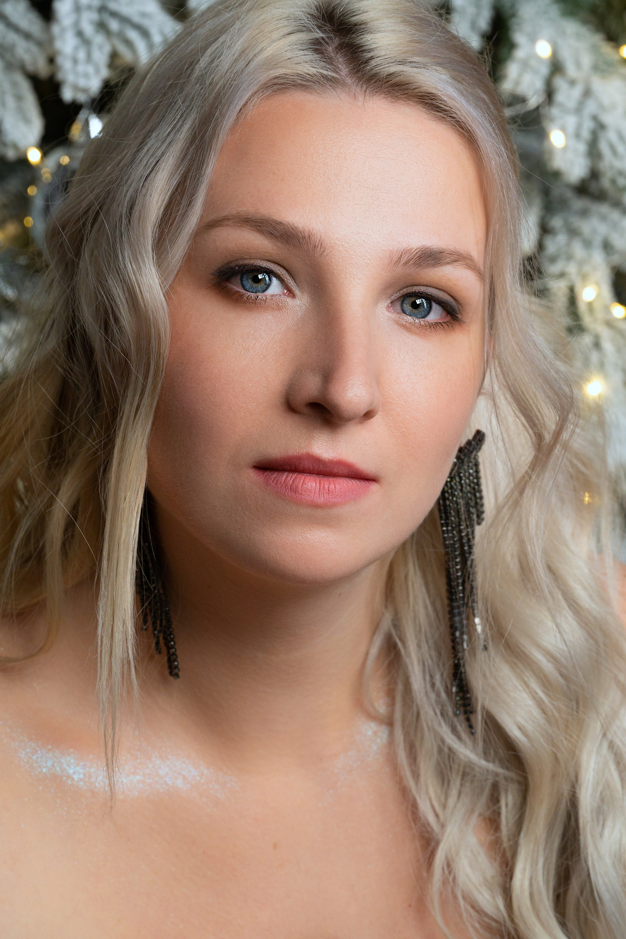 Новогодняя фотосессия девушки в студии