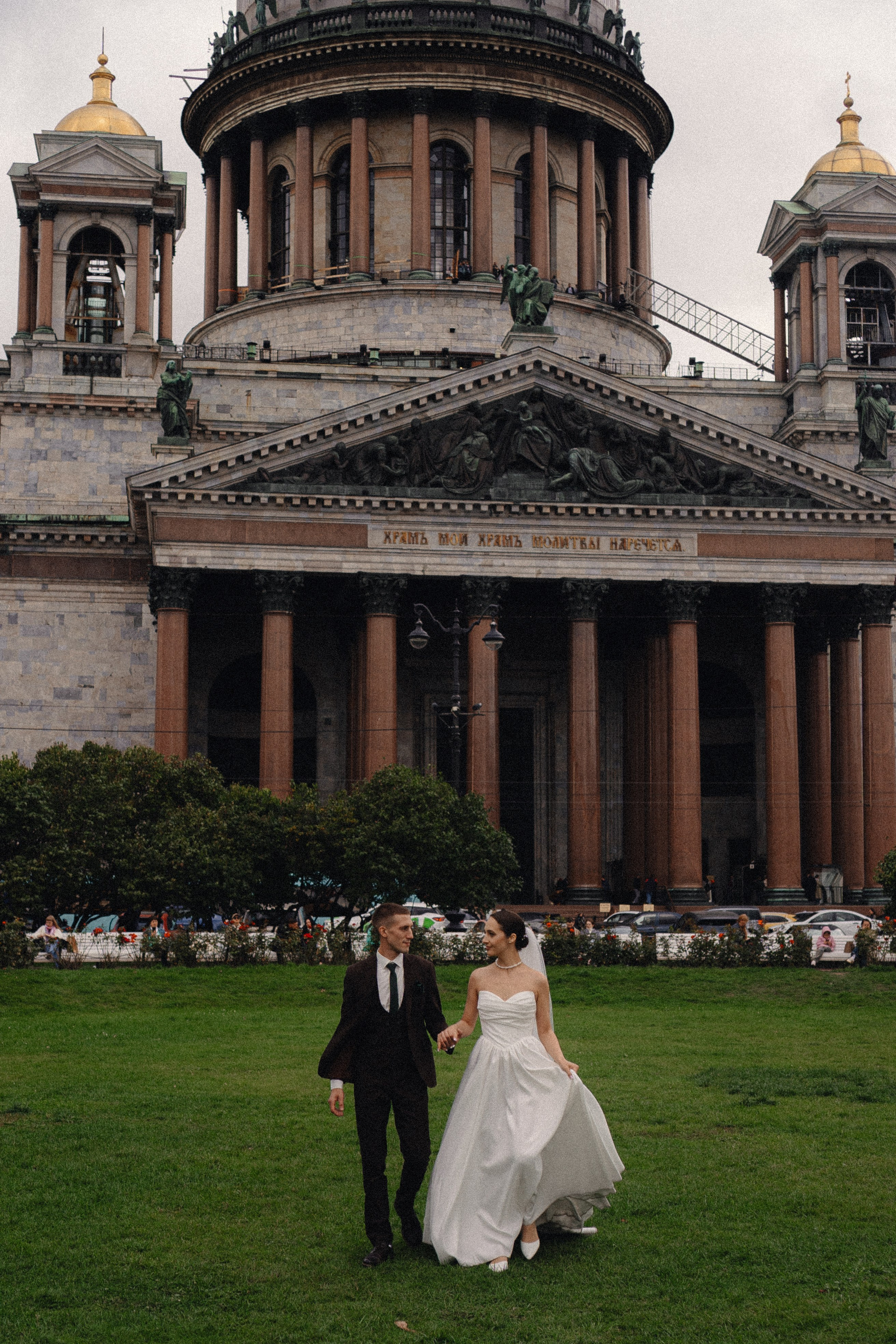 СВАДЕБНАЯ ПРОГУЛКА В САНТК-ПЕТЕРБУРГЕ (ИСАКИЕВСКИЙ СОБОР, ЗИМНЯЯ КАНАВКА, ЭРМИТАЖ И БОЛЬШАЯ МОРСКАЯ УЛИЦА). Профессиональный фотограф, Санкт-Петербург — Виктория Богомолова