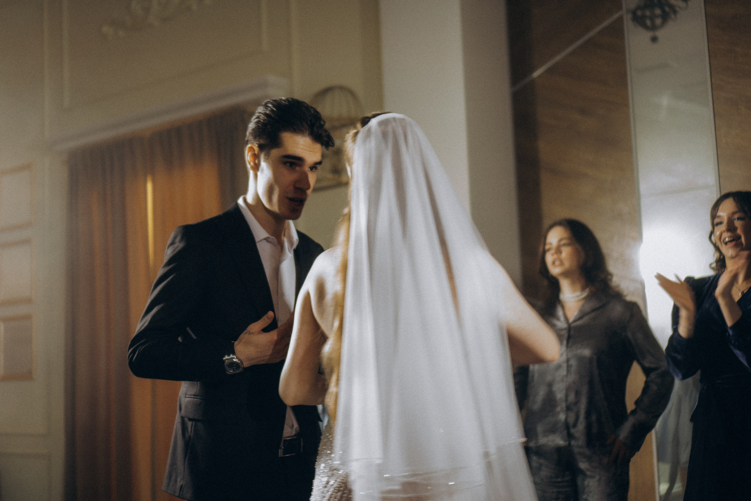 СВАДЕБНАЯ СЬЕМКА СБОРОВ В ОТЕЛЕ И ВЫЕЗД НА ЦЕРЕМОНИЮ (СНЯТО В СИБИРЕ В НИЖНЕВАРТОВСКЕ). Профессиональный фотограф, Санкт-Петербург — Виктория Богомолова