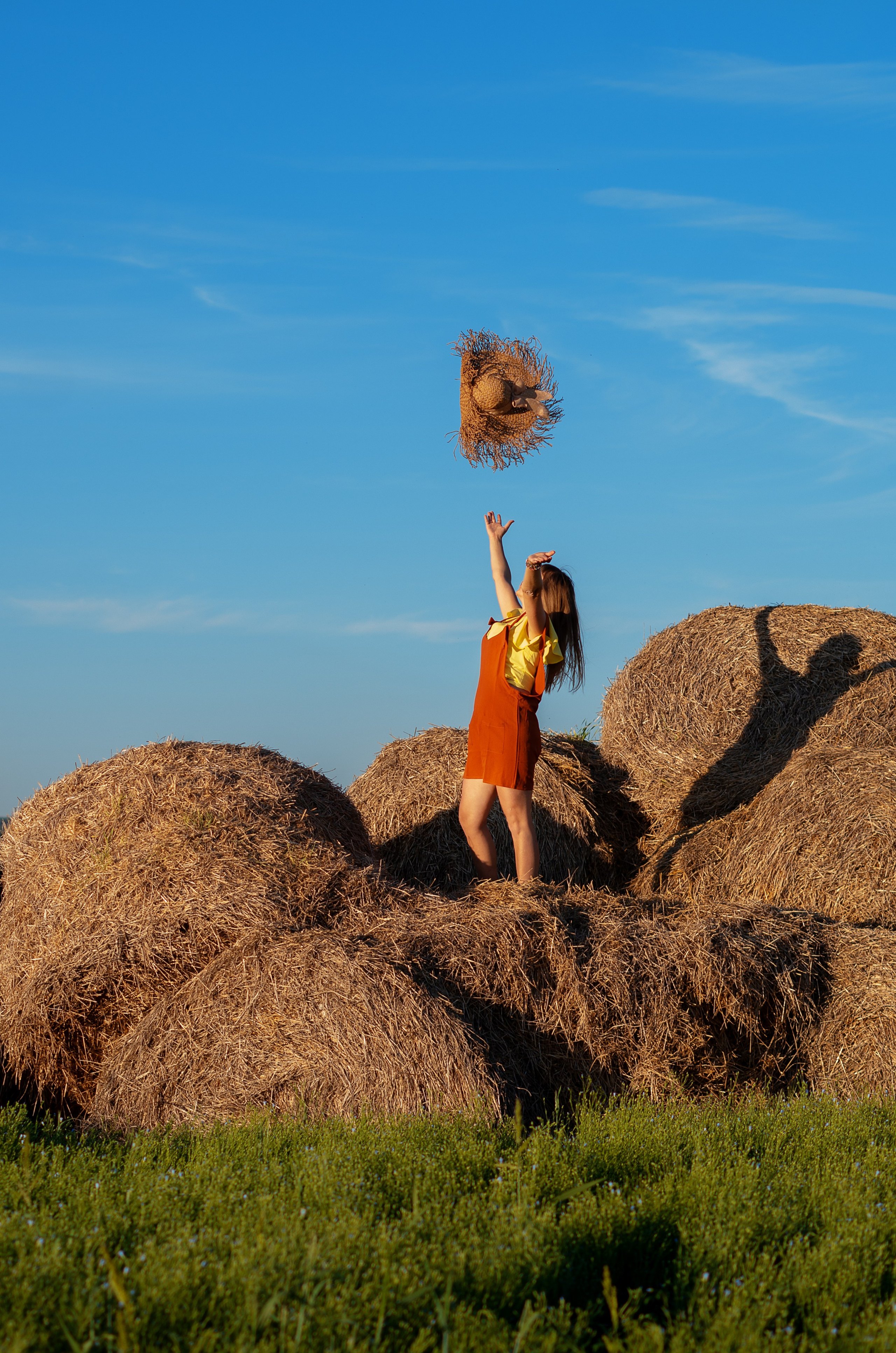 Лето: стога. Фотограф Марина Доглядная Челябинск фотосессии с лошадьми, мотоциклами