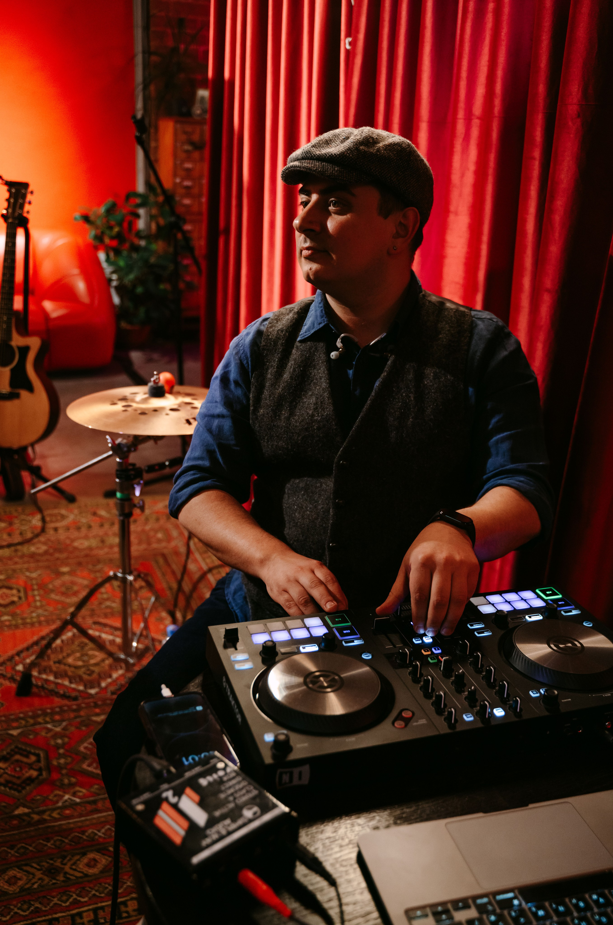 Авито Недвижимость. Квартирник / 2024. Саша Копылов, фотограф в Казани