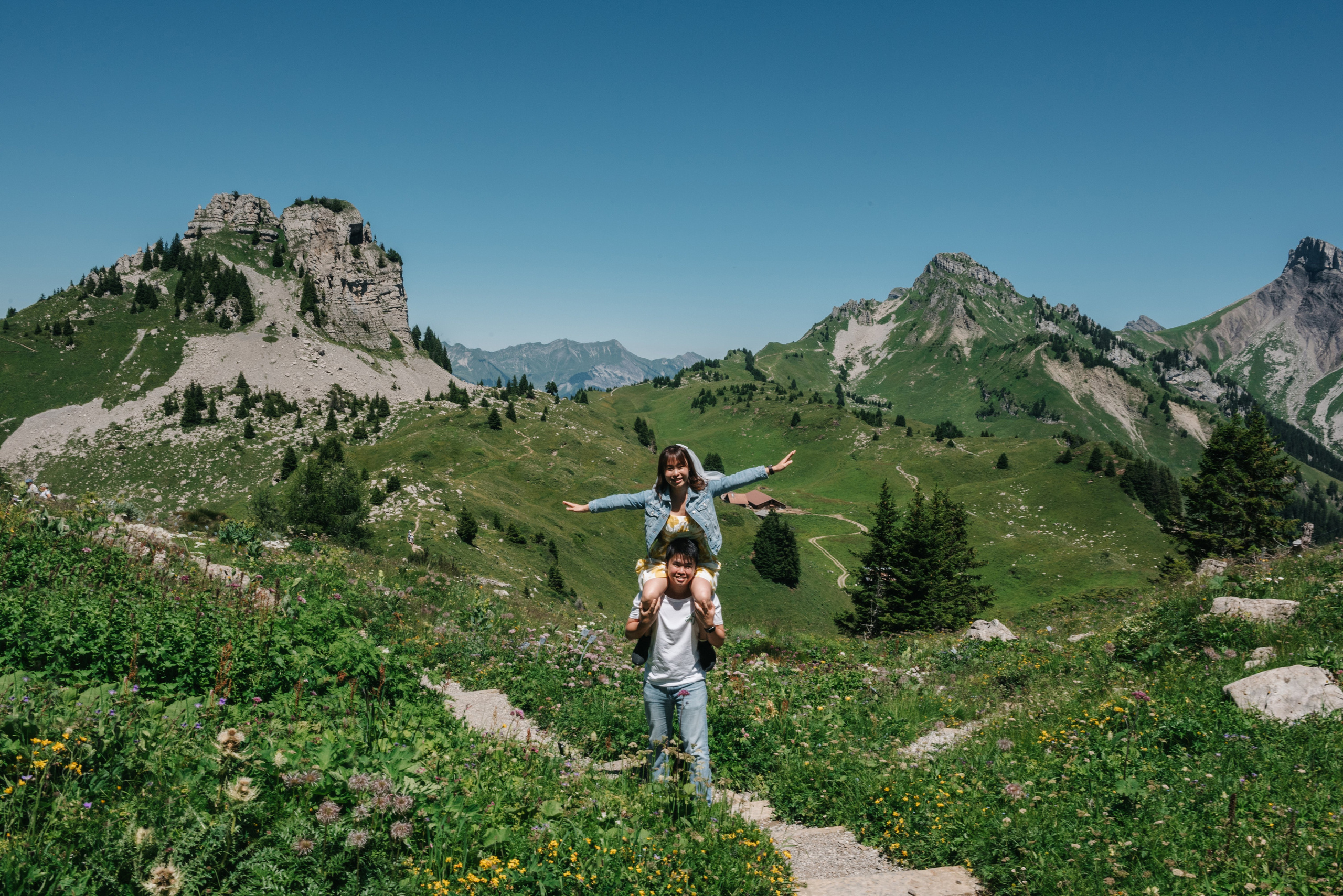 Yvonne & Andrew (Schynige Platte, Brienz). Photographer in Interlaken area