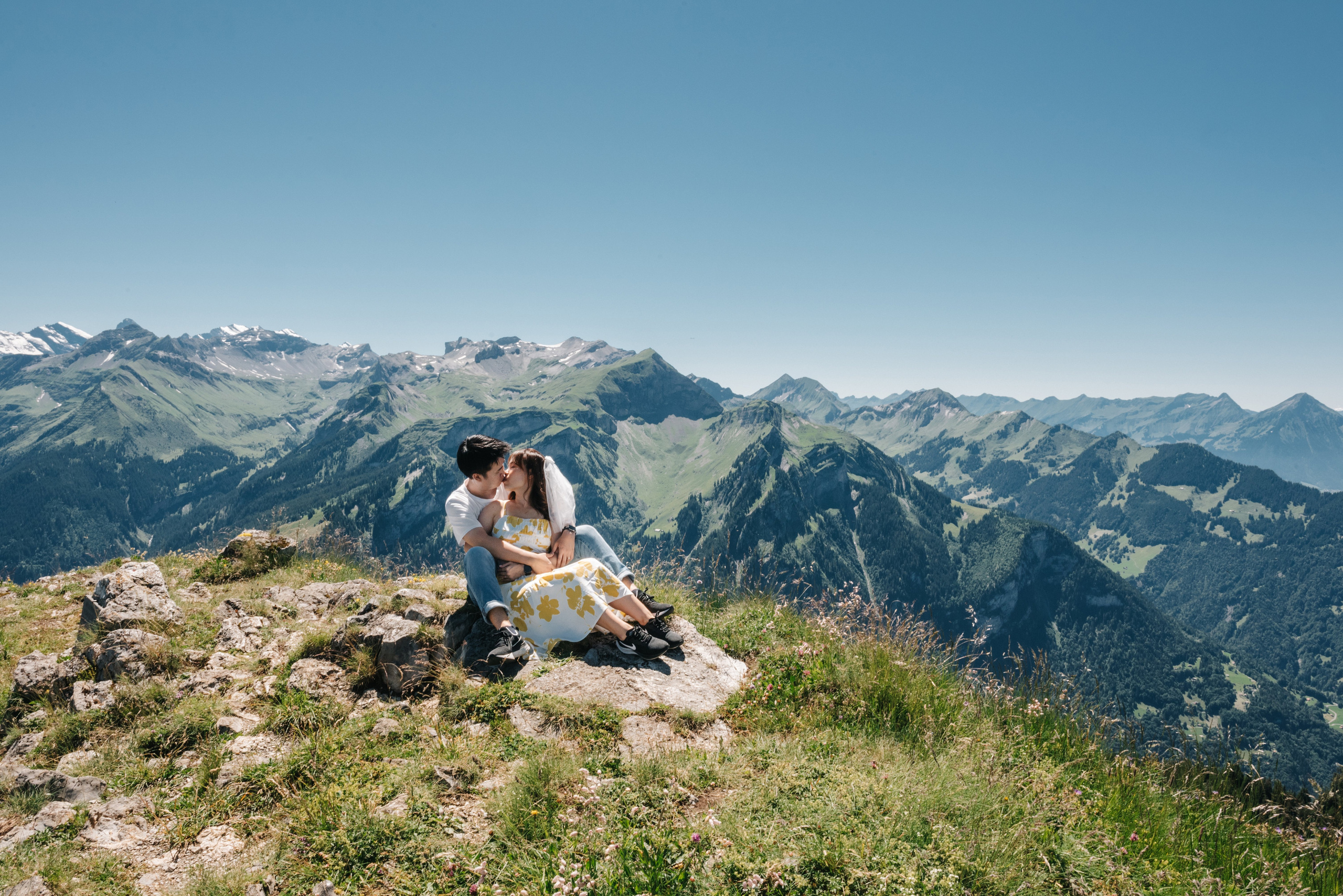Yvonne & Andrew (Schynige Platte, Brienz). Photographer in Interlaken area