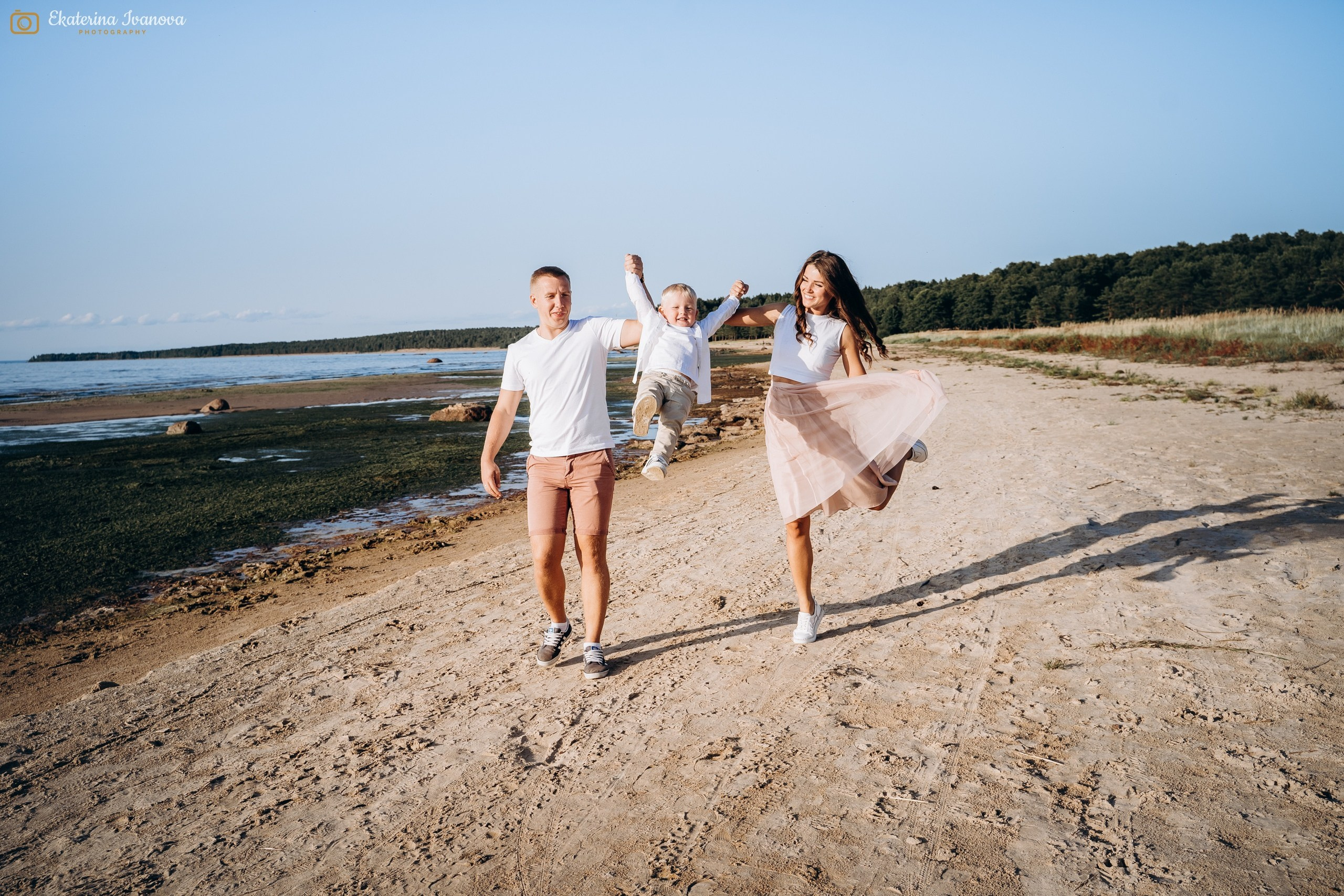 Семейная фотосессия в студии. Фотограф Екатерина в городе Новороссийск