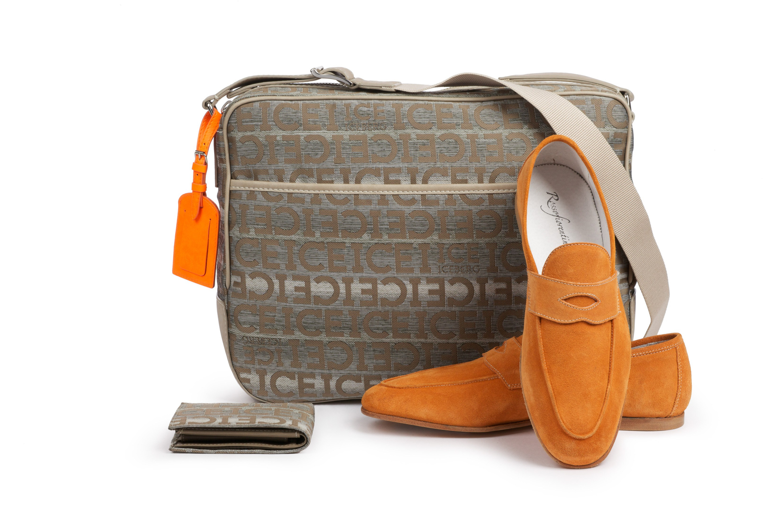 Shoes and bag set advertising photo on white  - photographer Andrey Dunin