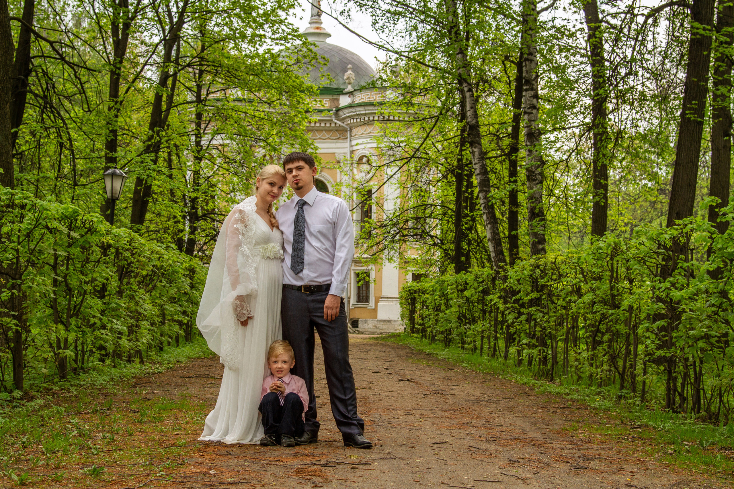 Игорь, Виктория и Никита, фотосъемка прогулки. Фотограф в городе Электросталь Ногинск Москва — Алексей Закхеев