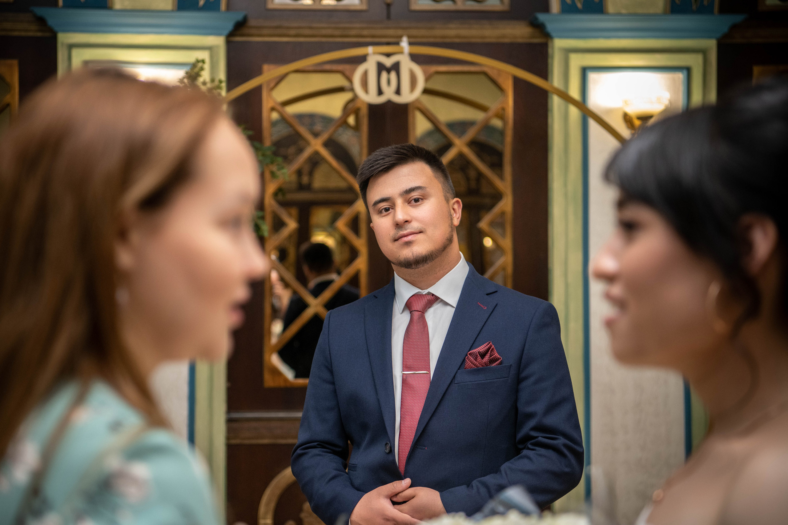 Камолиддин и Ситора, фотосъемка в ЗАГСе и прогулки. Фотограф в городе Электросталь Ногинск Москва — Алексей Закхеев