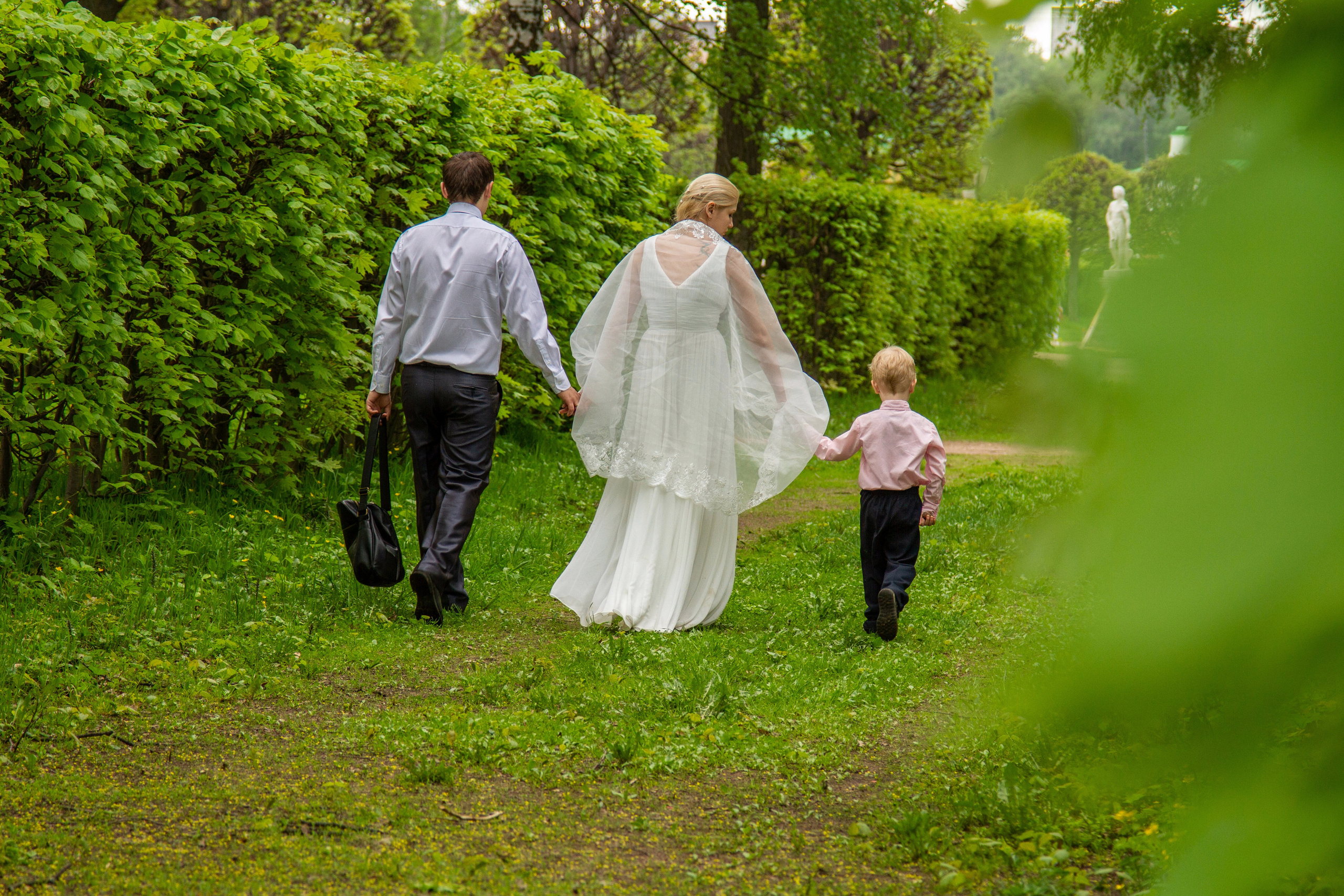 Игорь, Виктория и Никита, фотосъемка прогулки. Фотограф в городе Электросталь Ногинск Москва — Алексей Закхеев