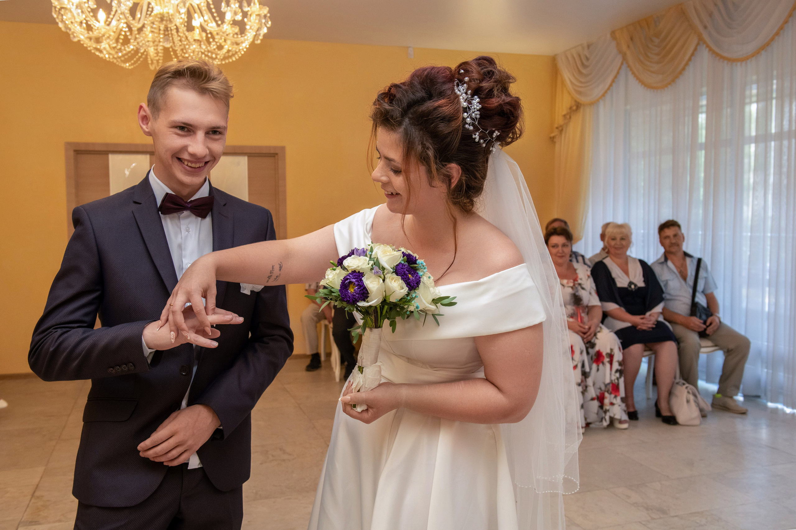 Никита и Любовь, фотосъемка в ЗАГСе и прогулки. Фотограф в городе Электросталь Ногинск Москва — Алексей Закхеев