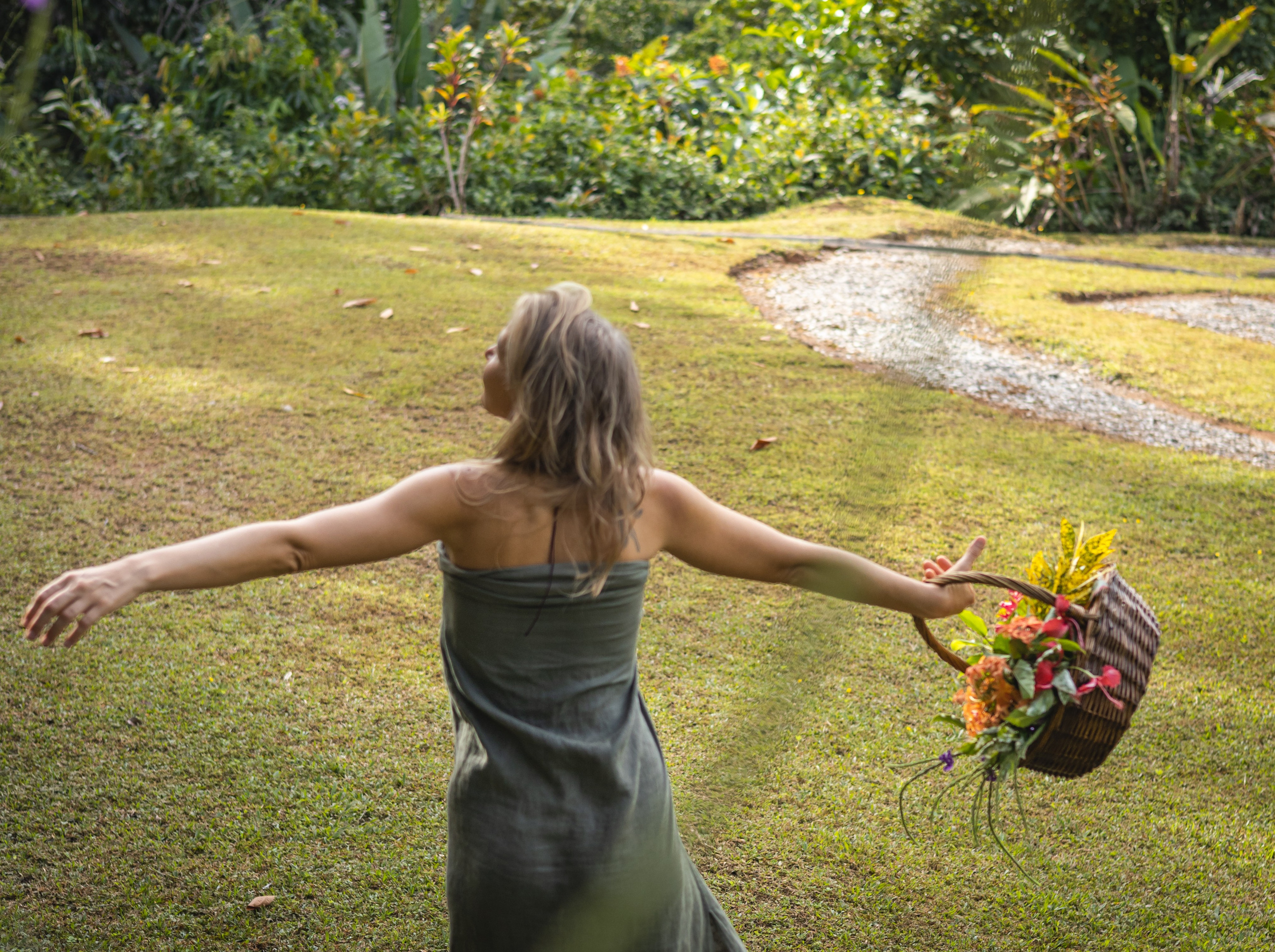 Authenticity of women and nature. Family, portrait, content photo in Costa Rica Evgeniya Besprozvannykh