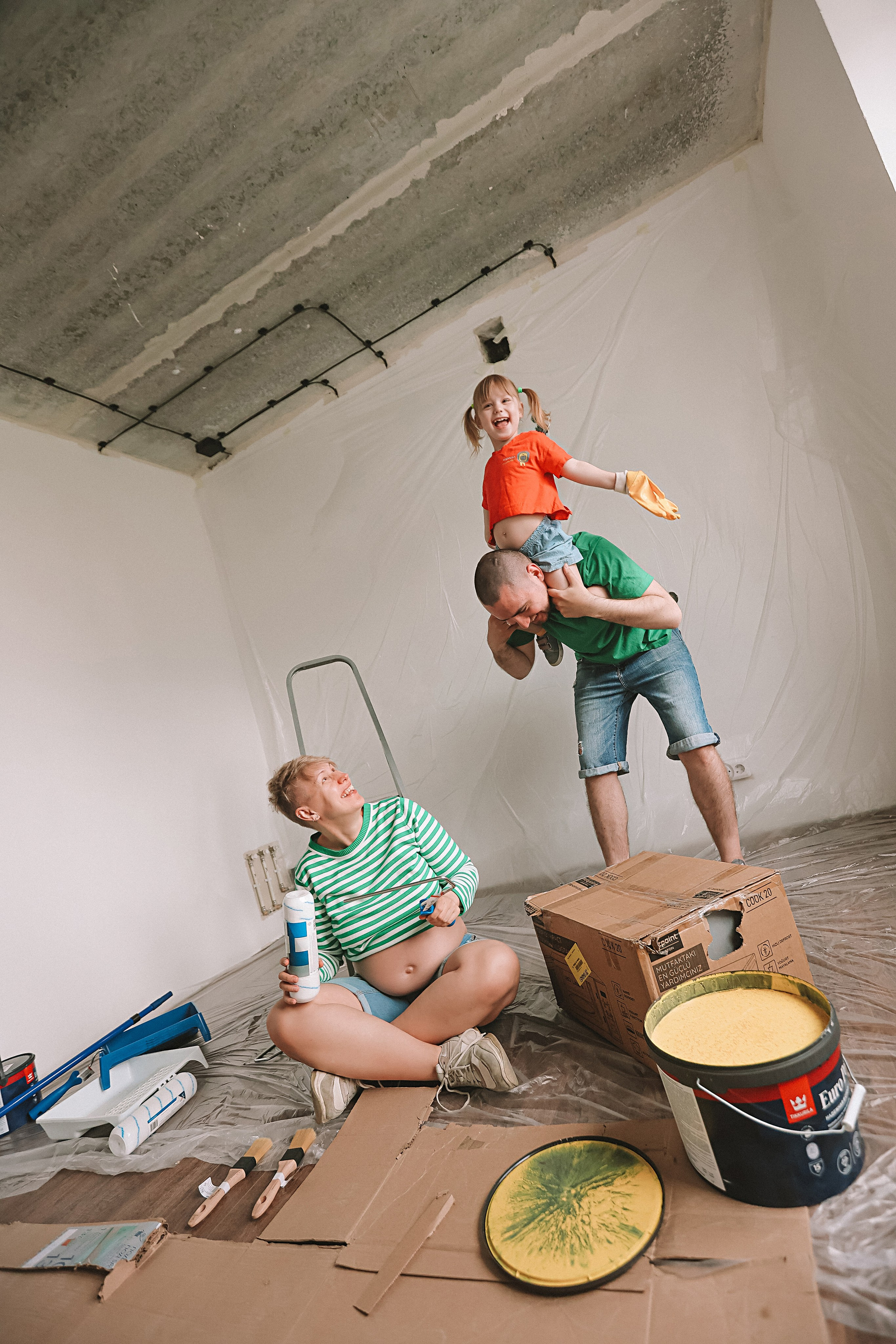 Ремонт. Семейный фотограф Тюмень, фотограф на роды Салмина Мария