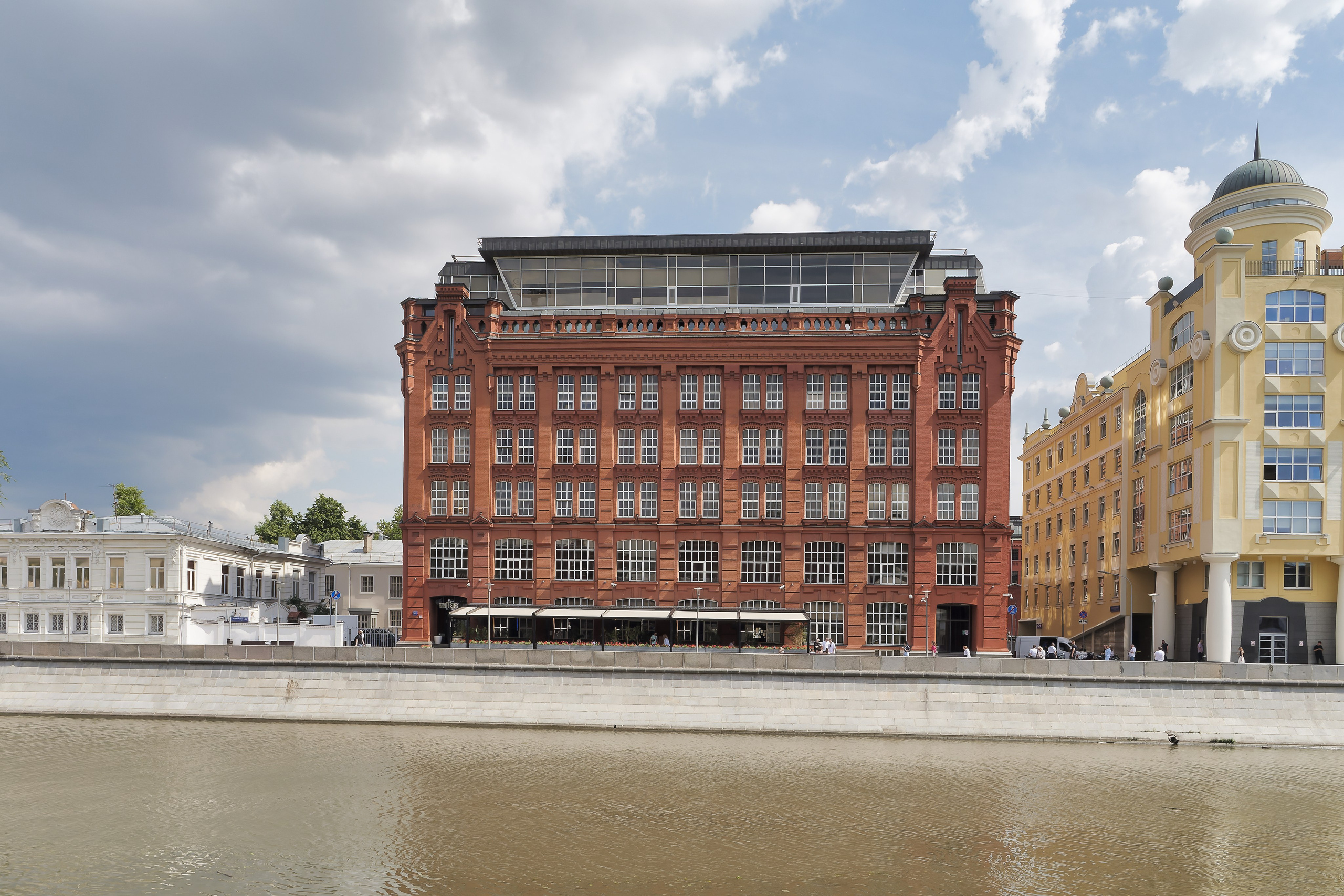 Картинки с острова между Берсеневской и Якиманской набережными Москвы-реки. Фотограф Никифоров-Гордеев Сергей. Москва и МО