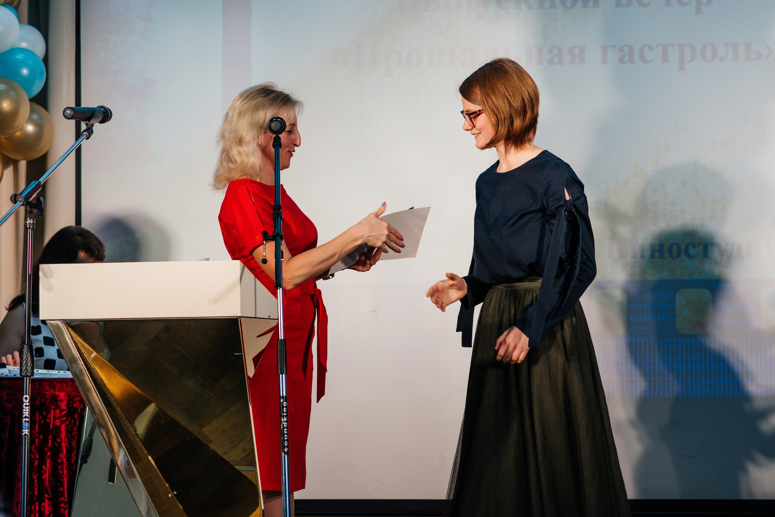 Вручение аттестатов. Выпускные альбомы в Подольске Москве и МО