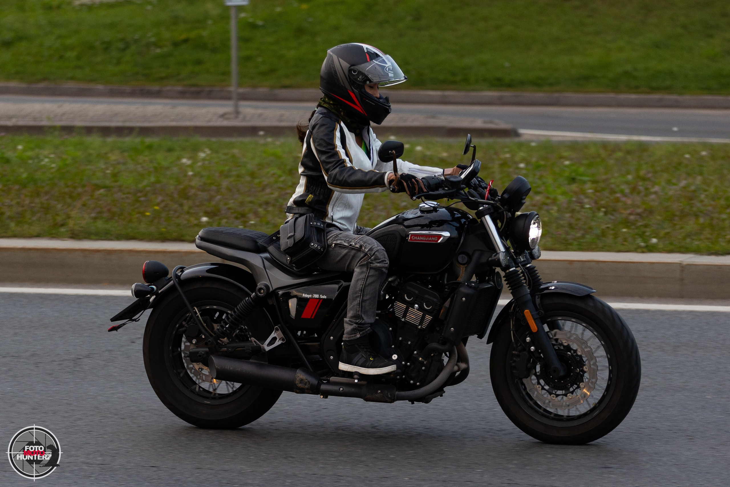 Мотоциклы на улицах города. Фотограф Ольга Гирусова «Пантерочка» Москва