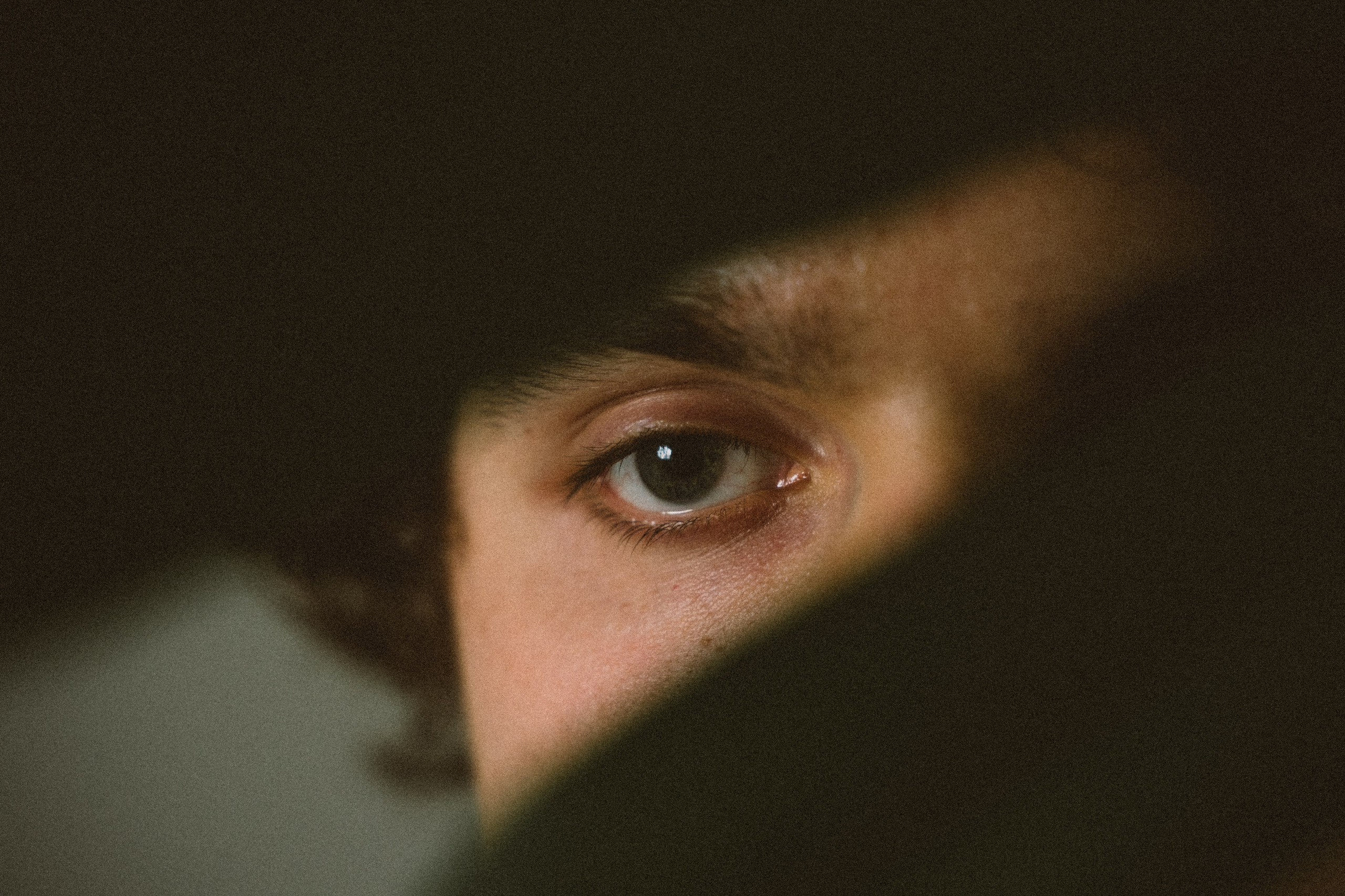 Зорко одно лишь сердце. Главная