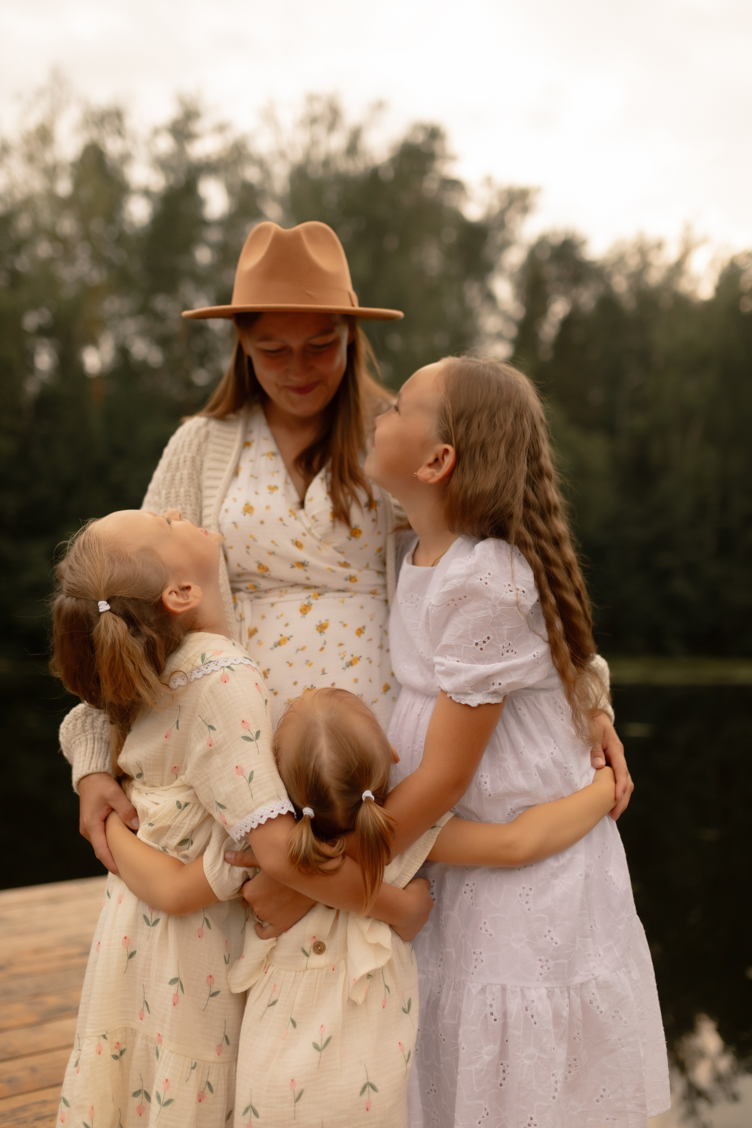 Мама Алина, Маша, Дина и Анечка. Фотограф Татьяна Семенова