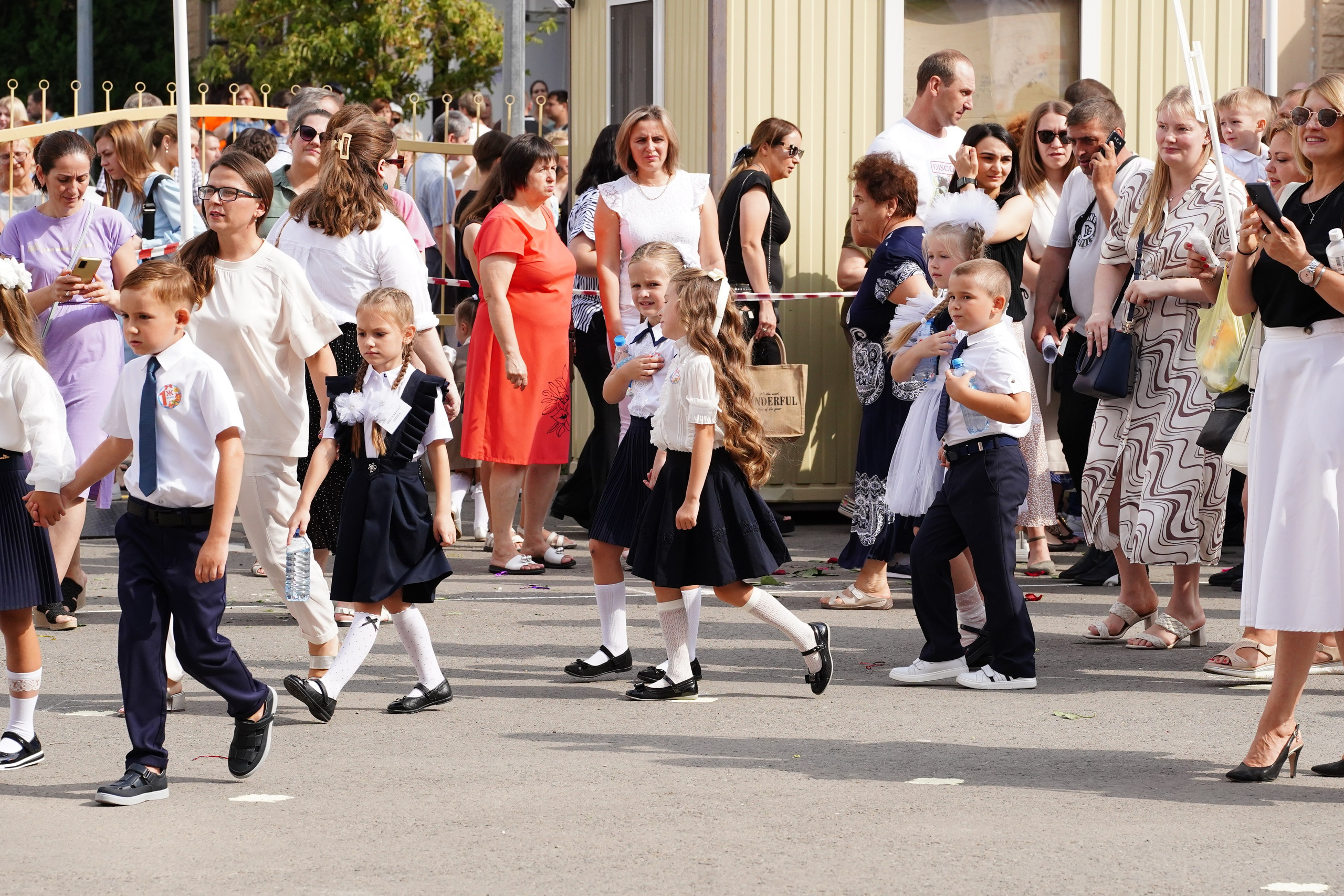 1 сентября Линейка. MEMENTO.Выпускные альбомы, школьные, юбилейные и другие книги. Ростов-на-Дону