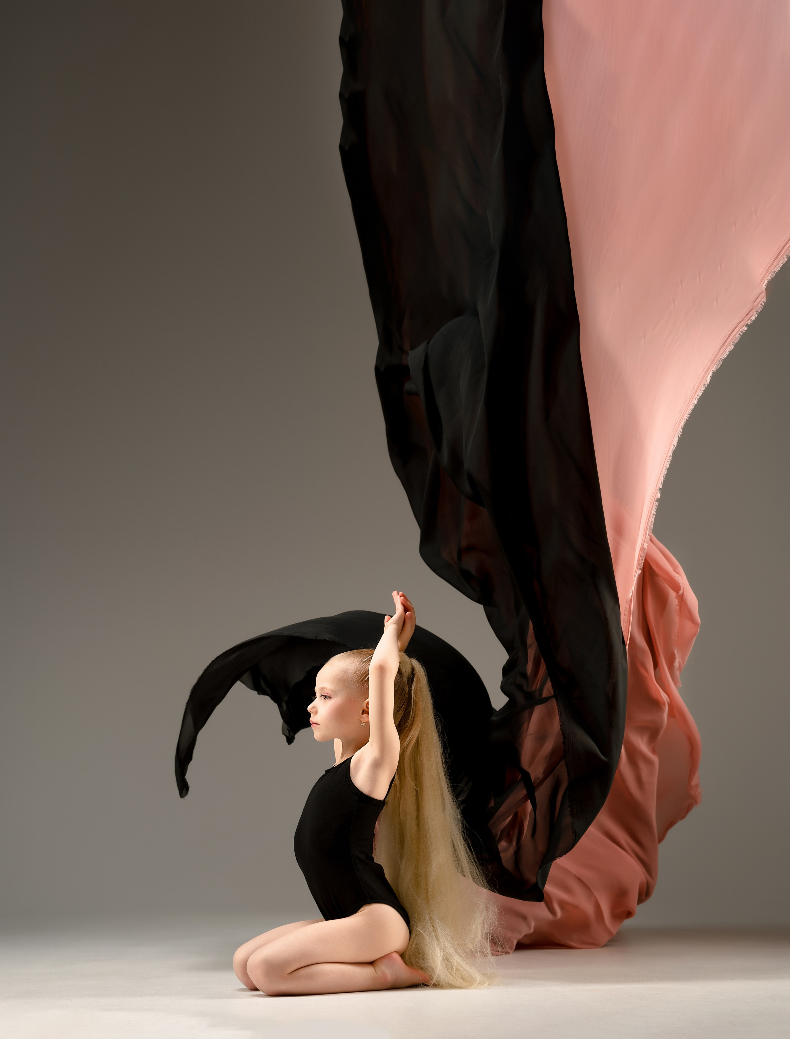 фотосессия гимнасток с тканями