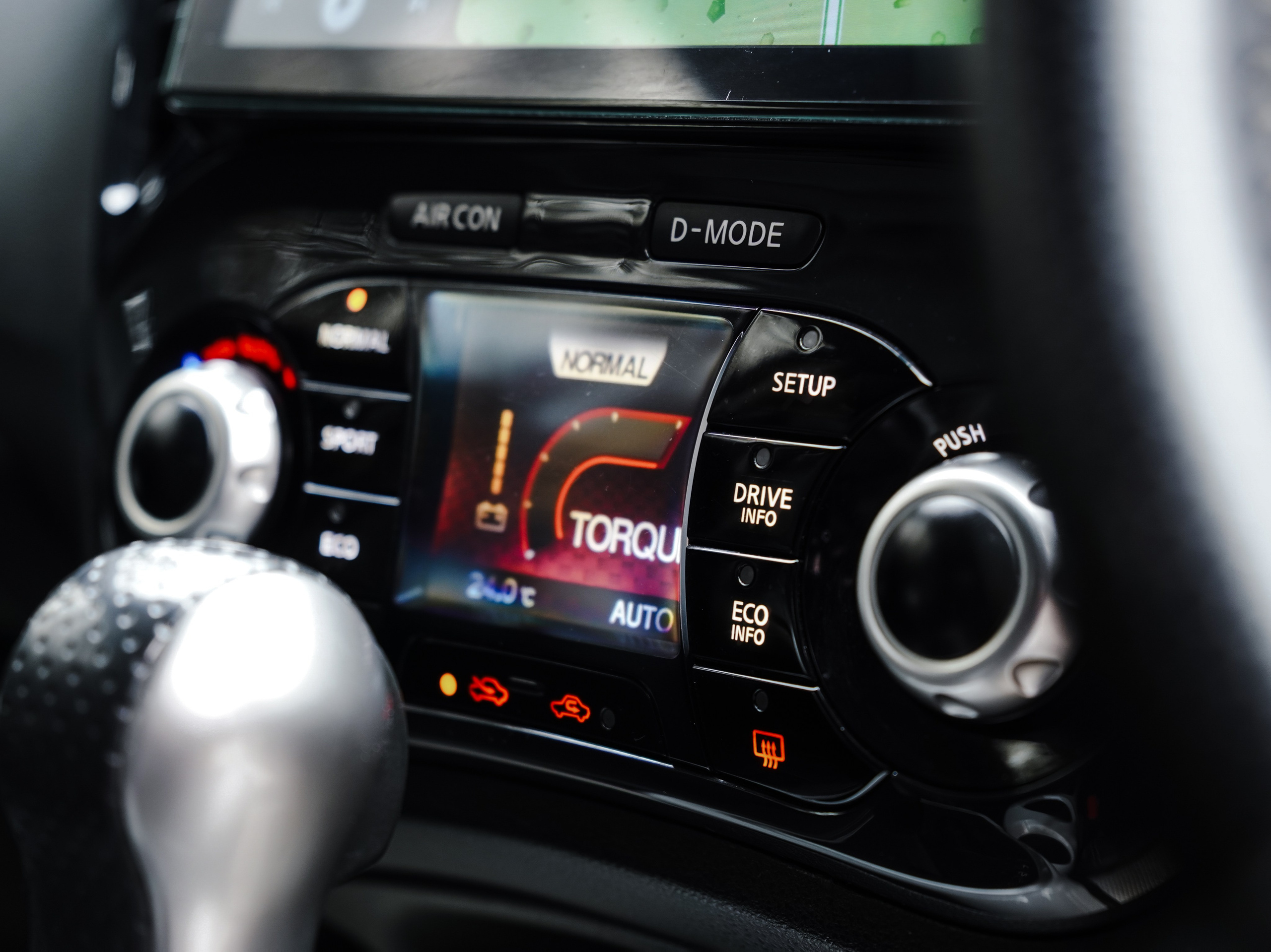 NISSAN JUKE JAPAN. Opasnophoto