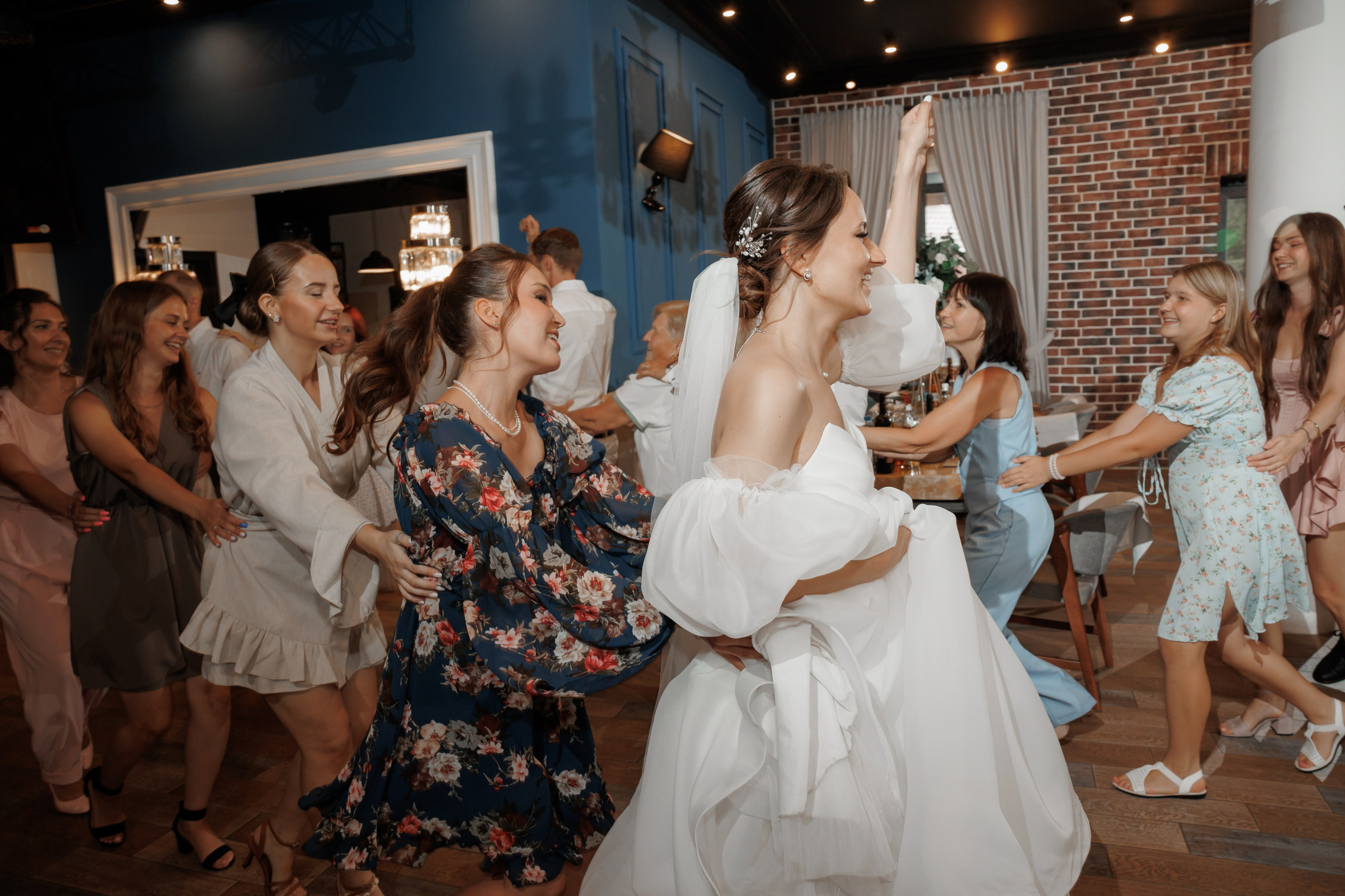 Полина и Дмитрий, загородный клуб «Барин», ЗАГС в г. Пушкино. Свадебный и репортажный фотограф (Москва, Королев и другие)