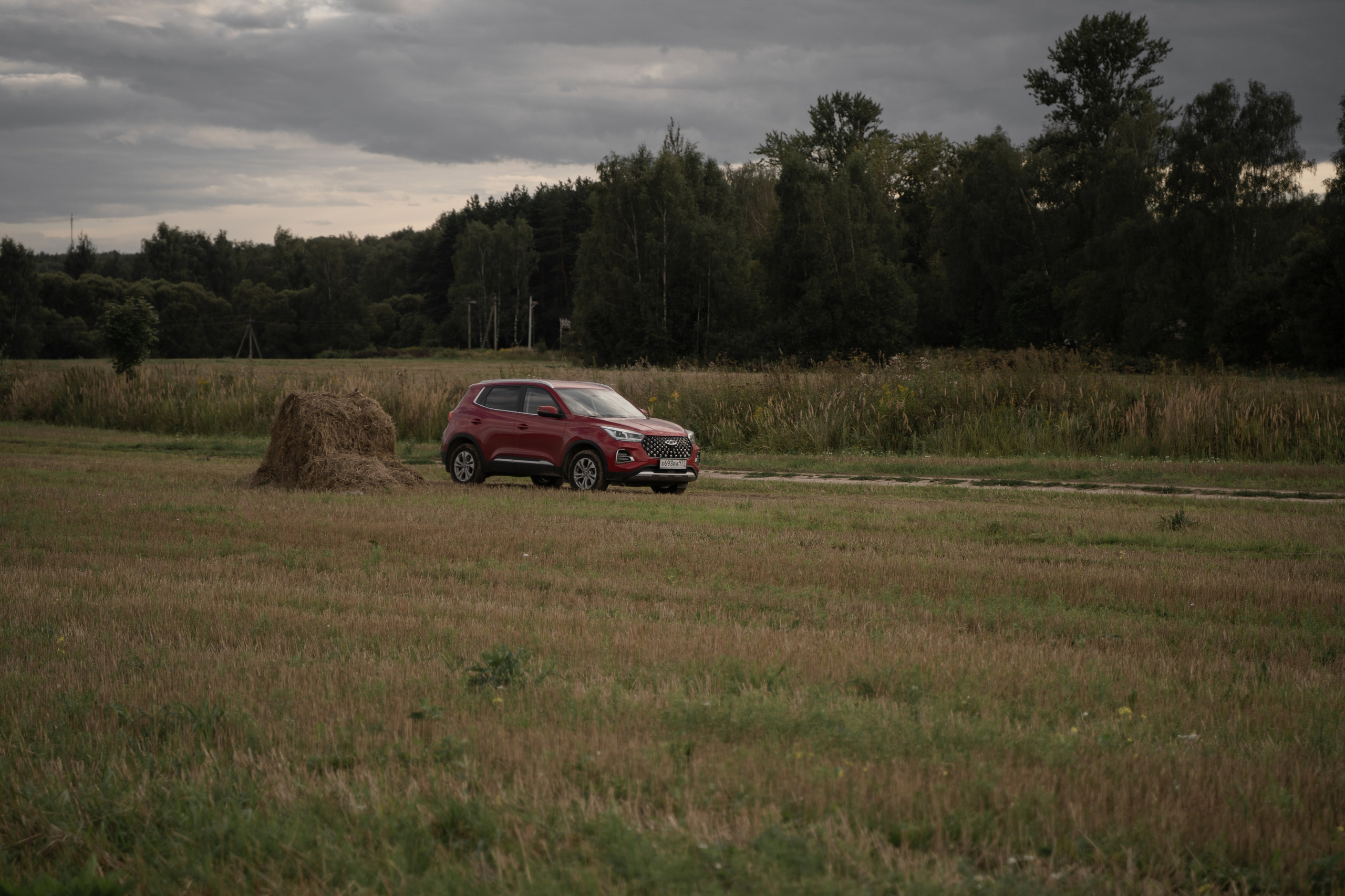 где в области есть поле со стогами сена для фото