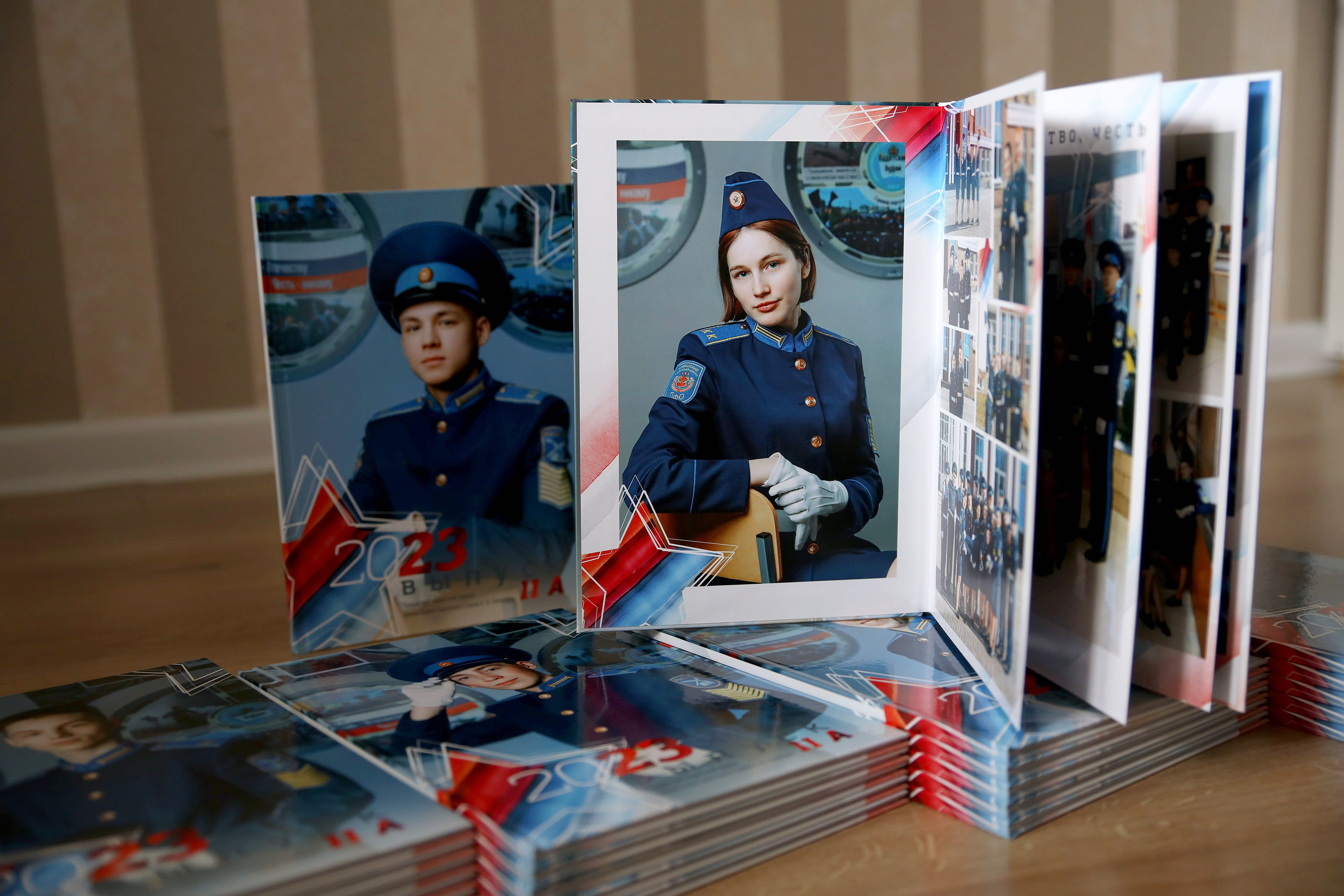 Альбом для старшей школы «Книга» с плотными страницами. Главная