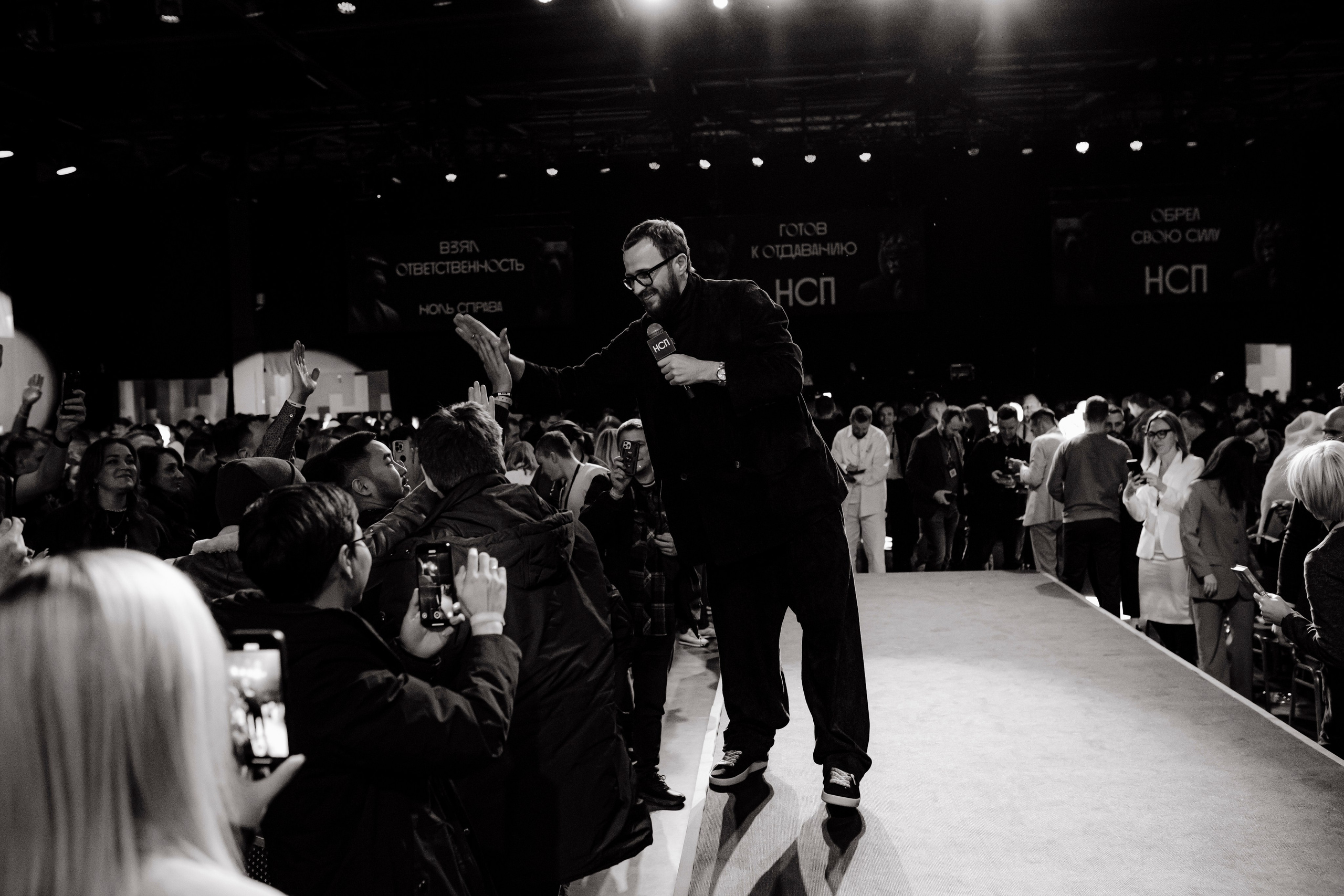 Михаил Гребенюк НСП. Репортажный, event, концертный и backstage фотограф из Москвы Виталий Кривцов