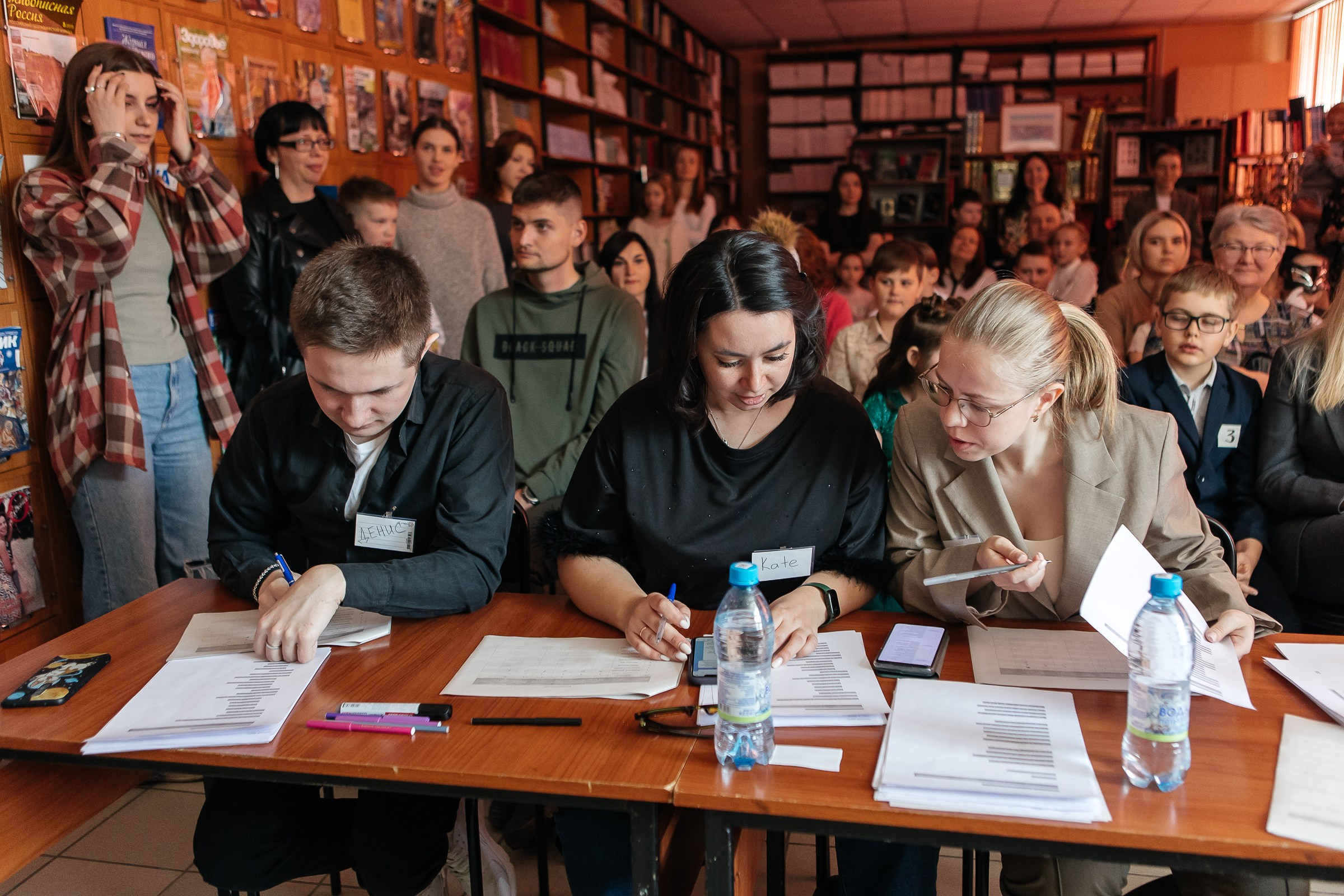 Репортажная съемка с конкурса чтецов в языковой школе, г. Барнаул. Портретный фотограф Юлия Красноперова в Барнауле/Заринске