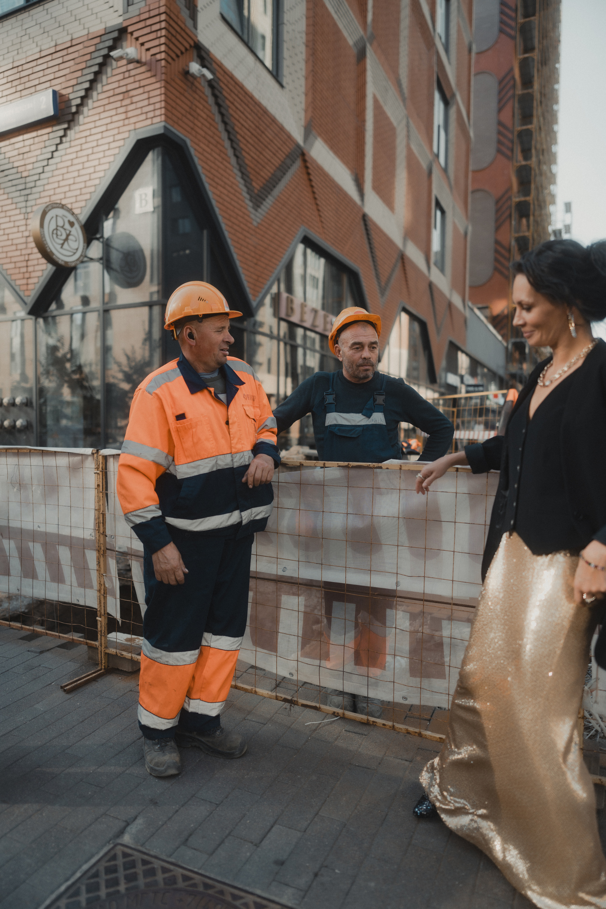 Уличная фотосессия с Настей Фаттаховой на территории ЖК ЗИЛ АРТ в Москве