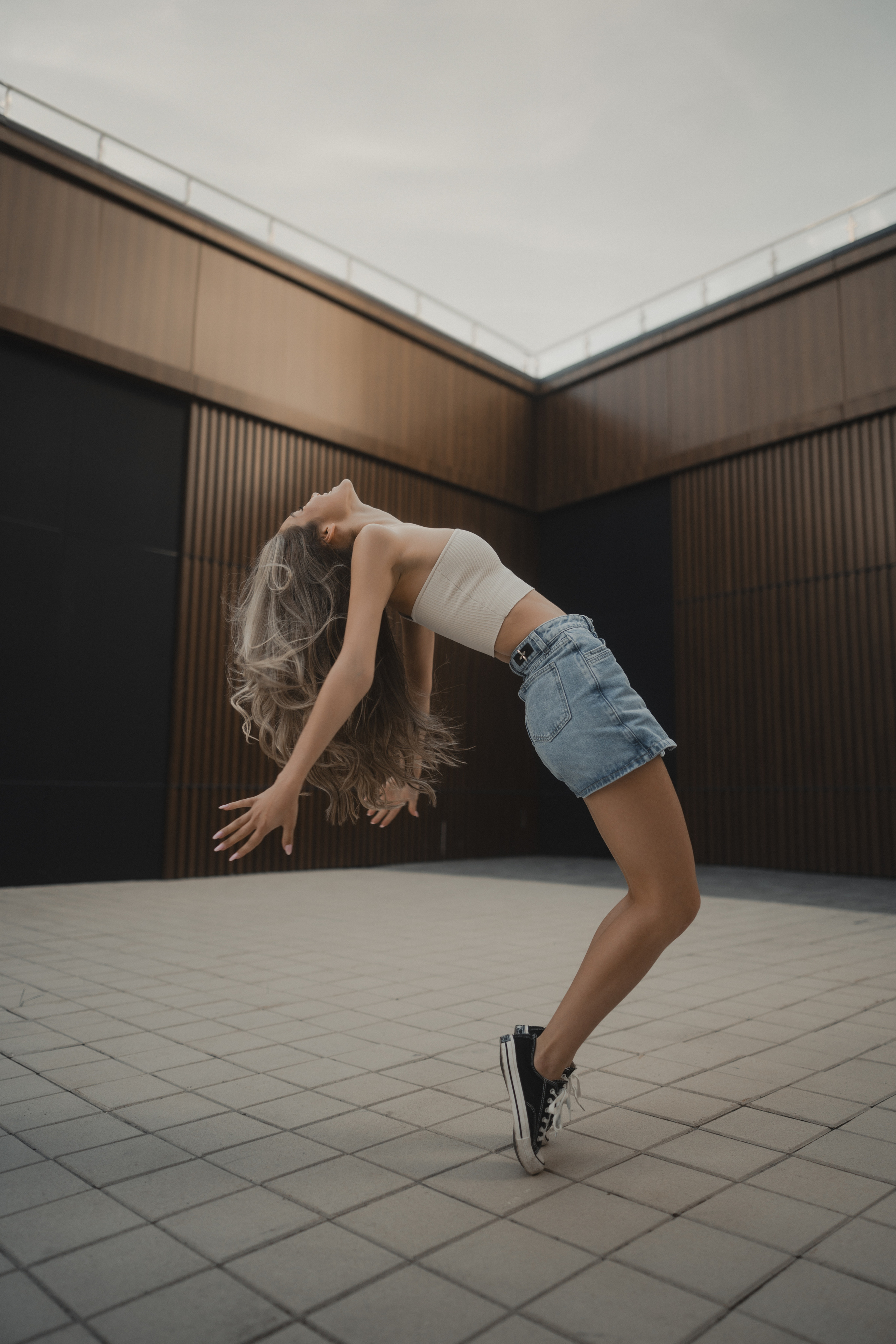 Уличная фотосессия с Аделиной на территории ЖК Савин Хаус в Казани