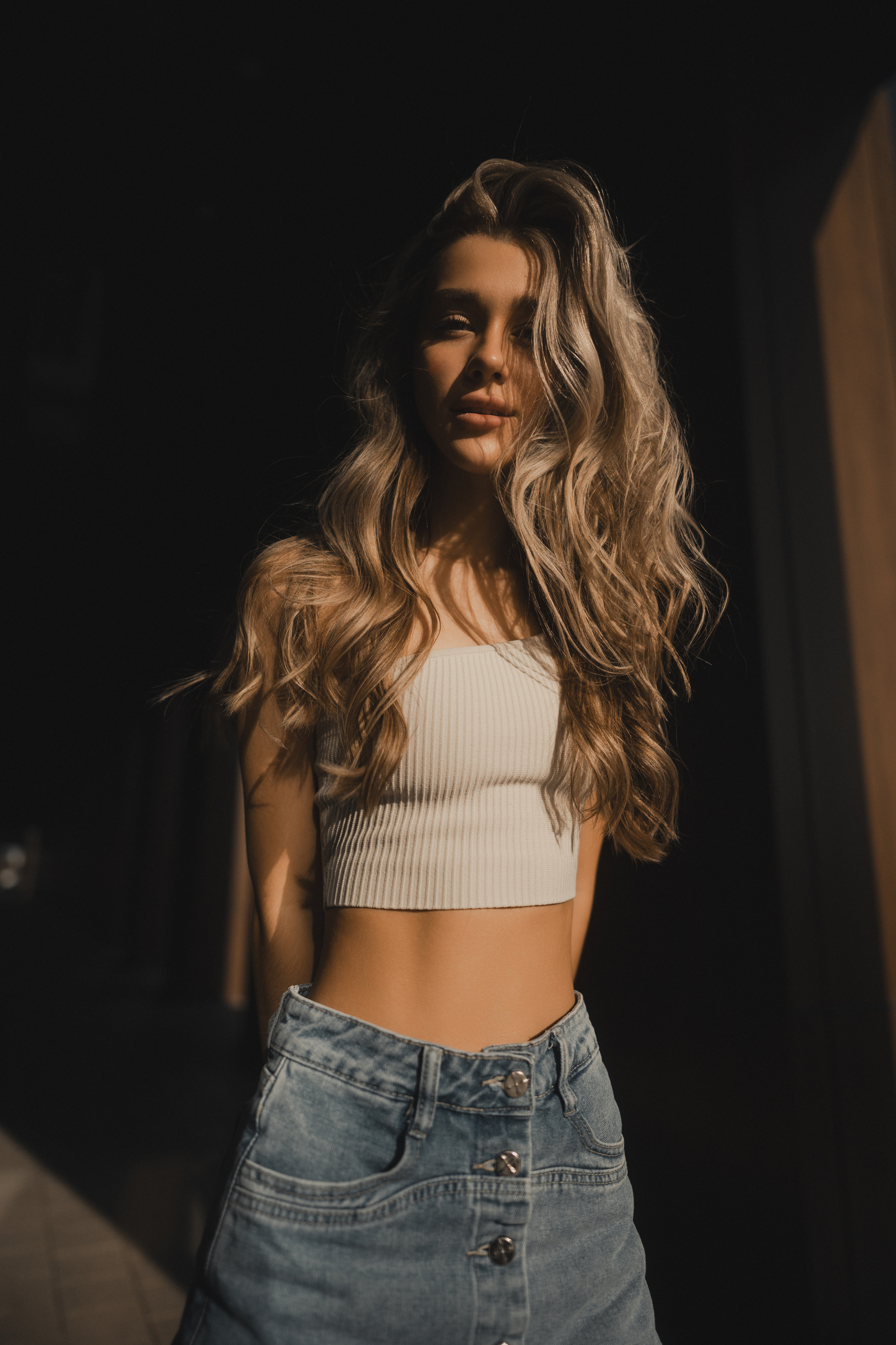 Уличная фотосессия с Аделиной на территории ЖК Савин Хаус в Казани