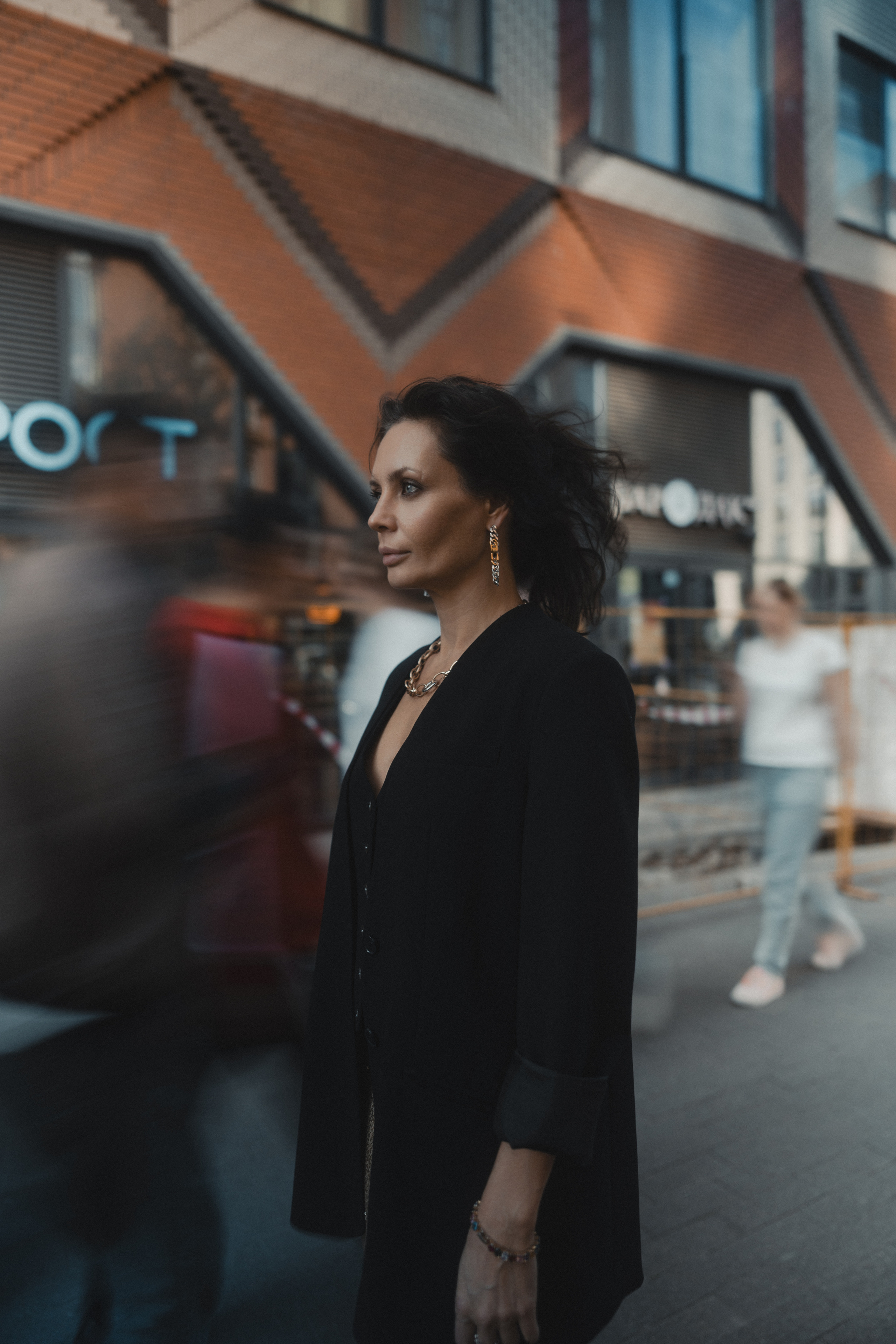 Уличная фотосессия с Настей Фаттаховой на территории ЖК ЗИЛ АРТ в Москве