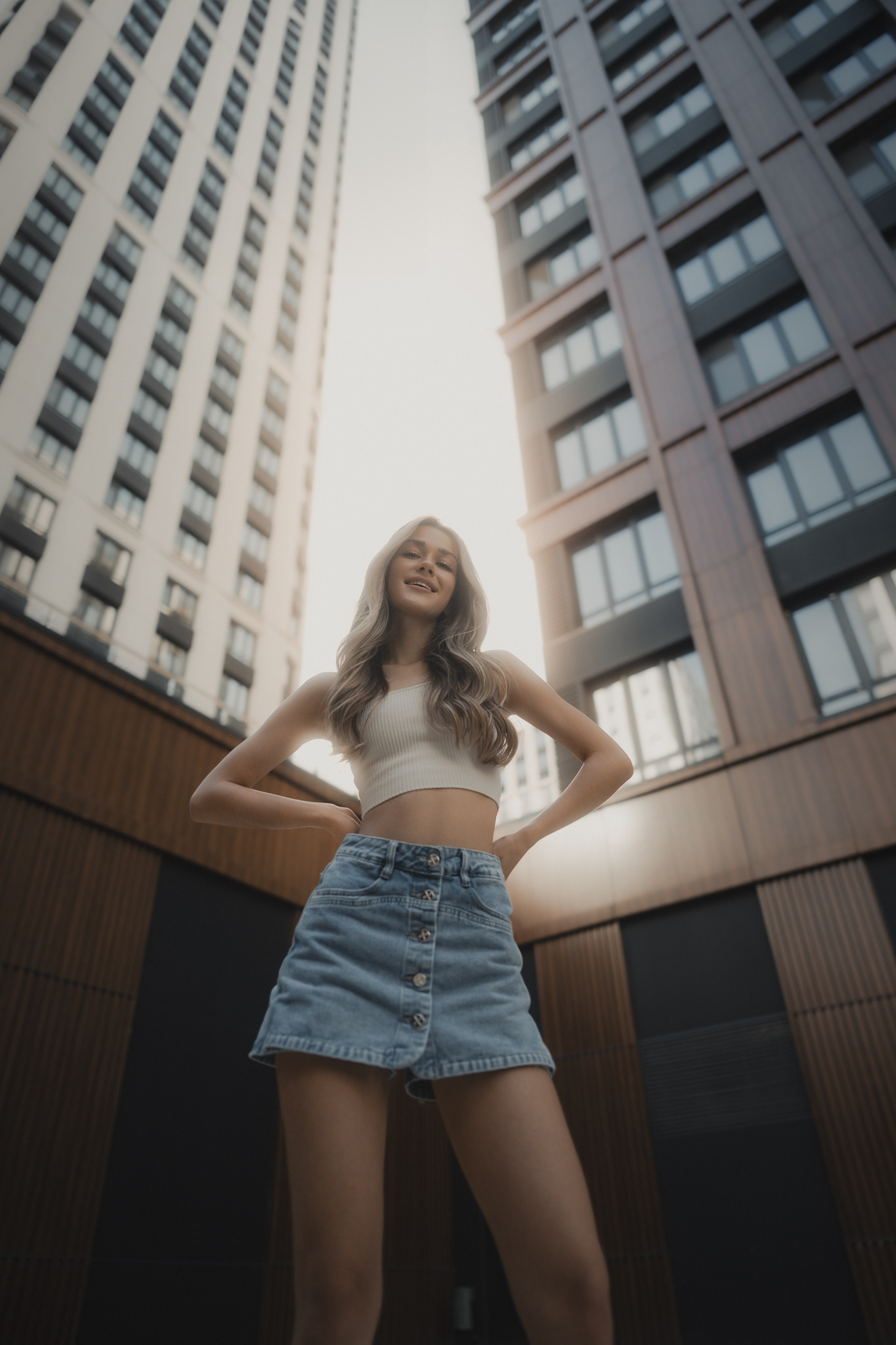 Уличная фотосессия с Аделиной на территории ЖК Савин Хаус в Казани