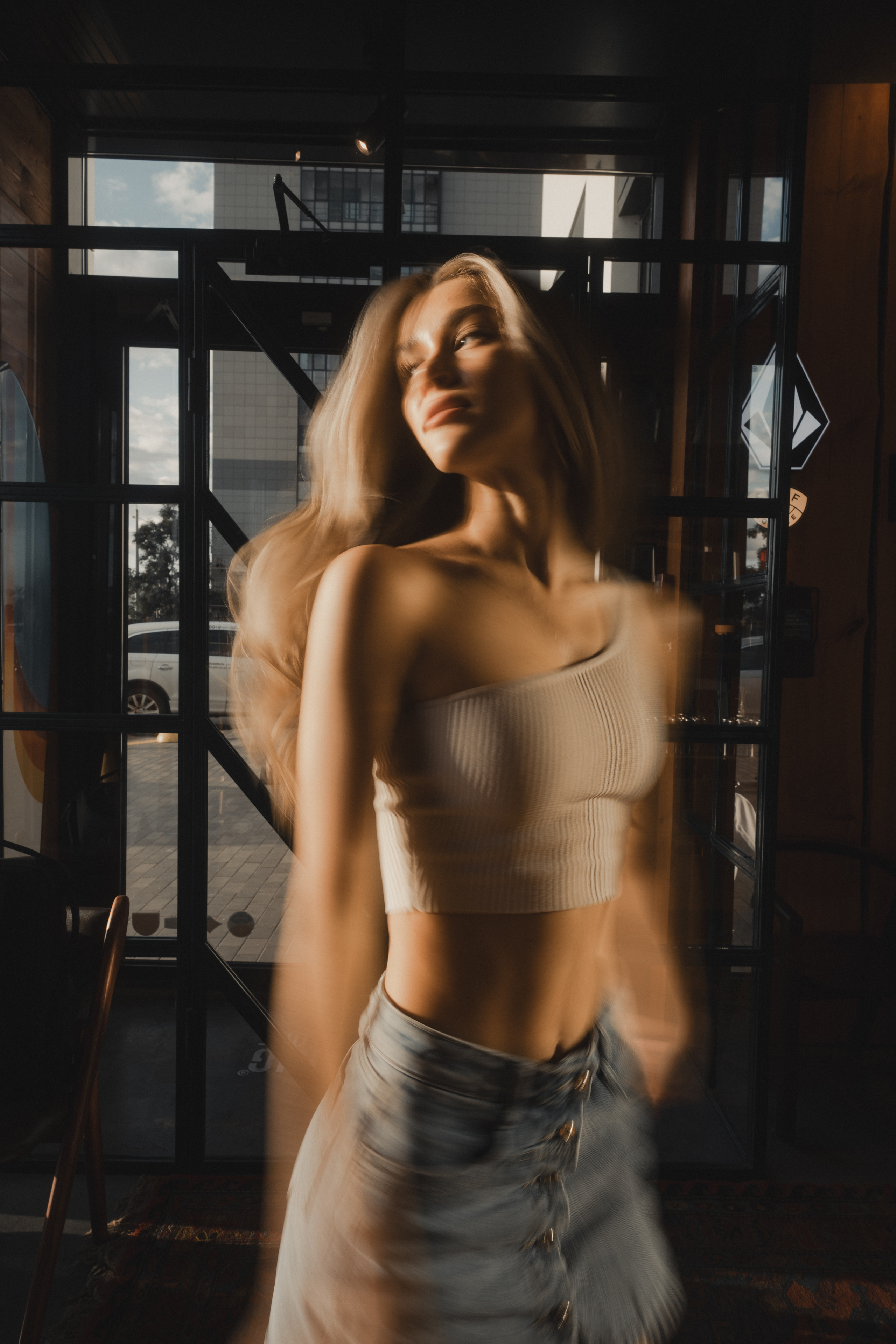 Уличная фотосессия с Аделиной на территории ЖК Савин Хаус в Казани