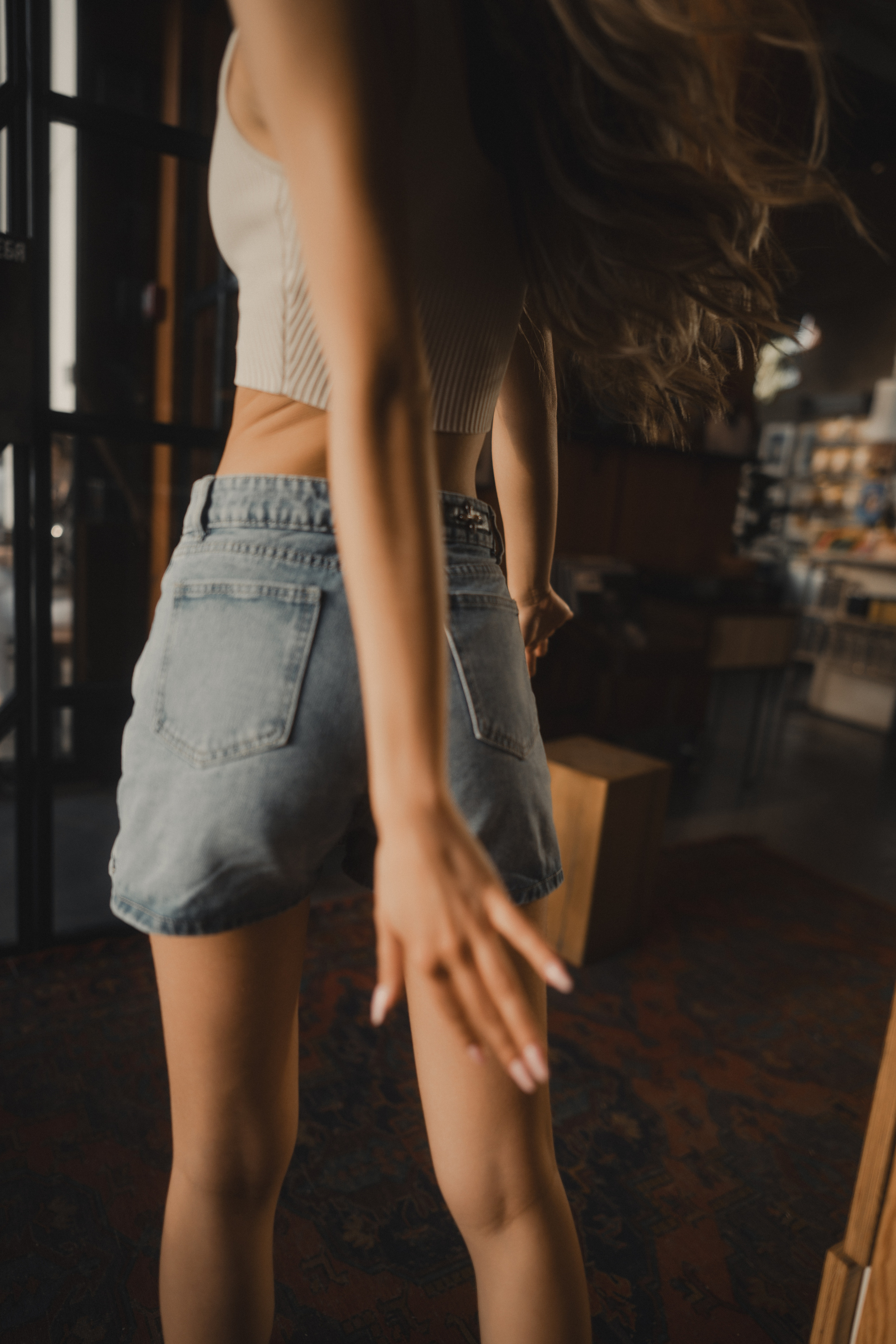 Уличная фотосессия с Аделиной на территории ЖК Савин Хаус в Казани