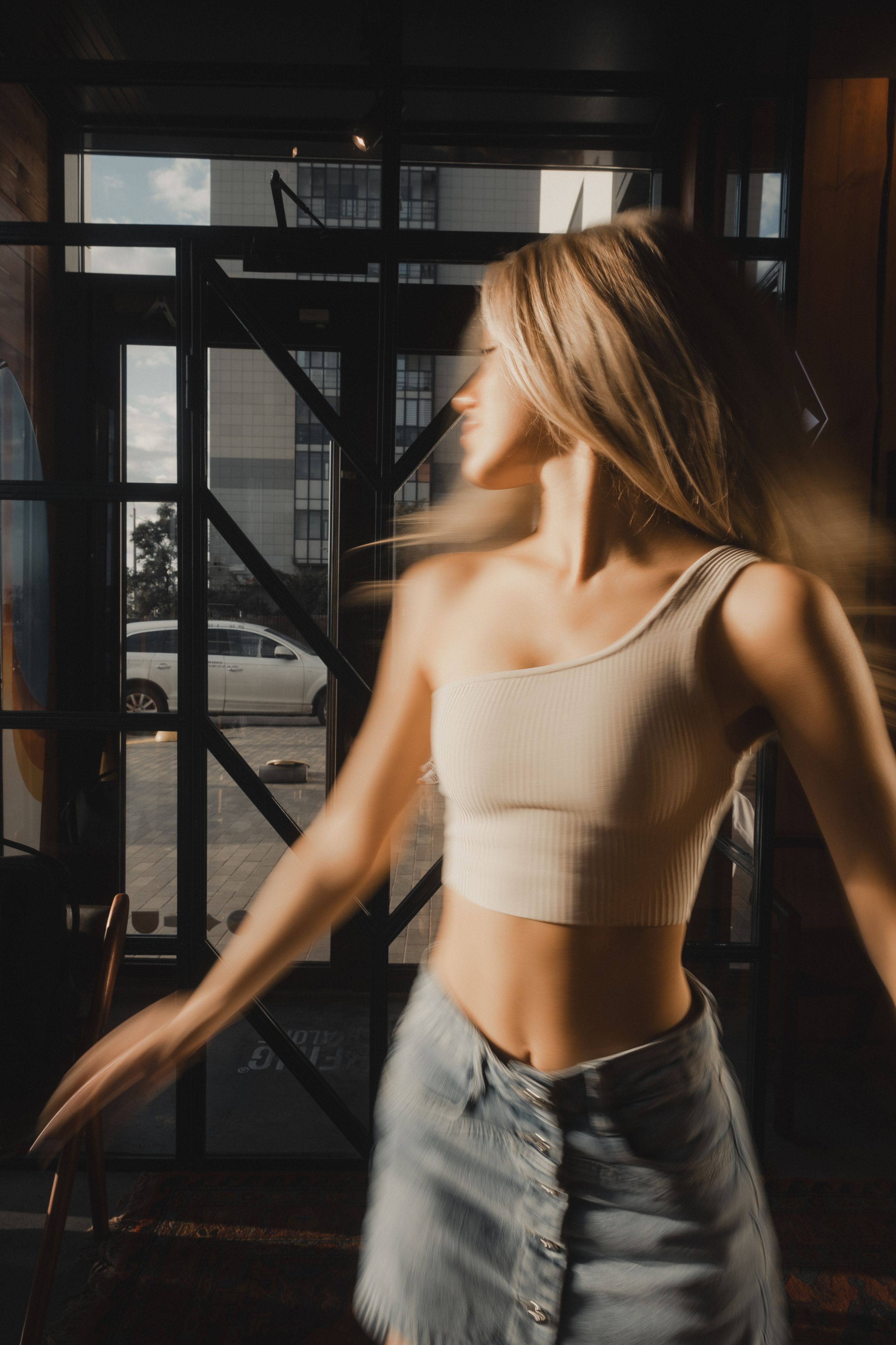 Уличная фотосессия с Аделиной на территории ЖК Савин Хаус в Казани