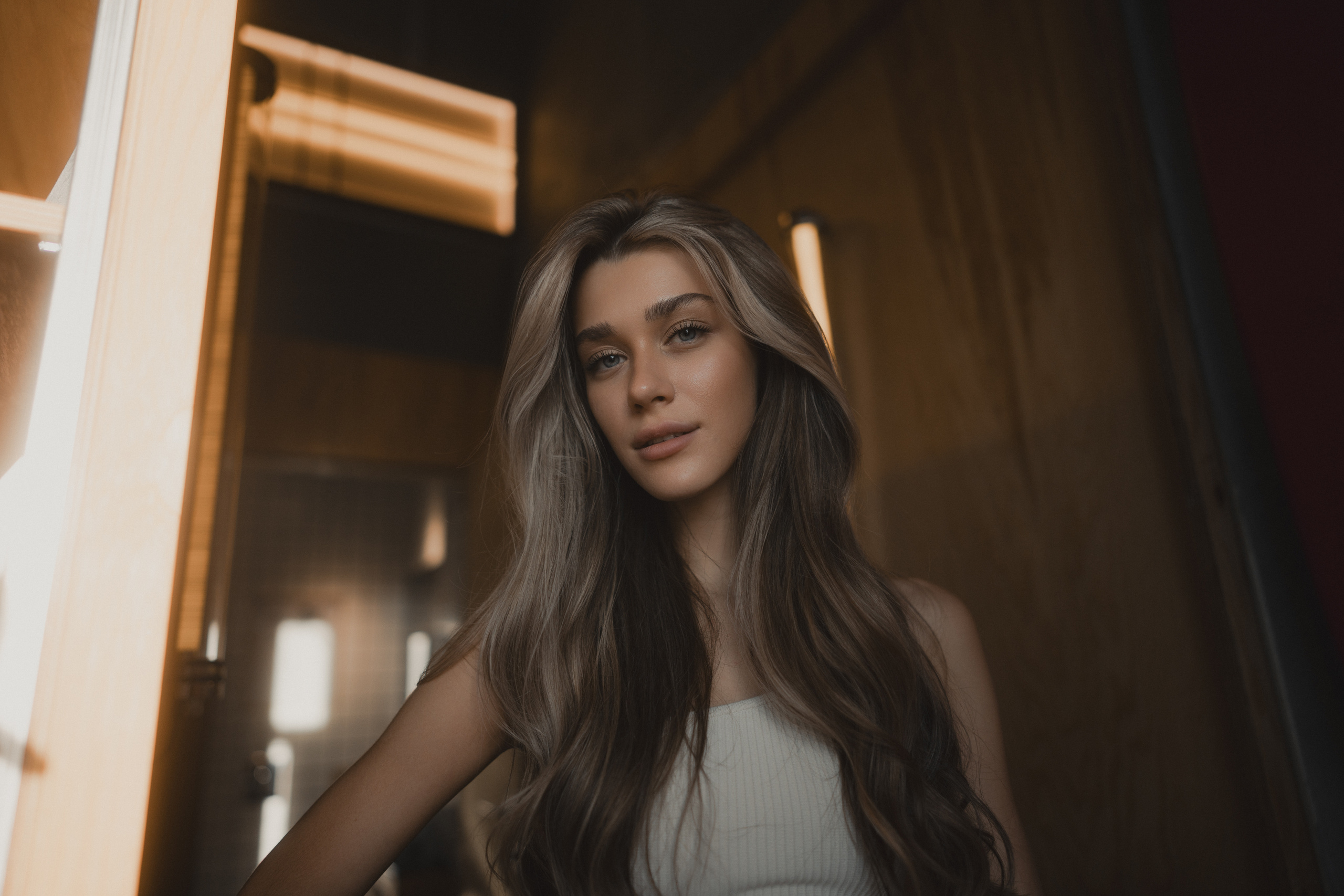 Уличная фотосессия с Аделиной на территории ЖК Савин Хаус в Казани