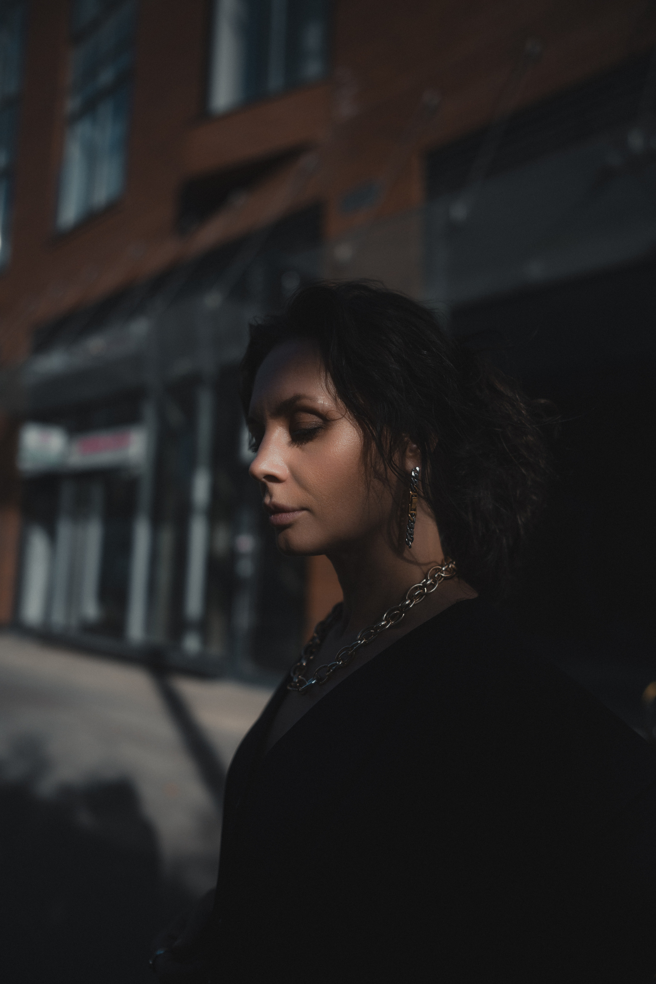 Уличная фотосессия с Настей Фаттаховой на территории ЖК ЗИЛ АРТ в Москве