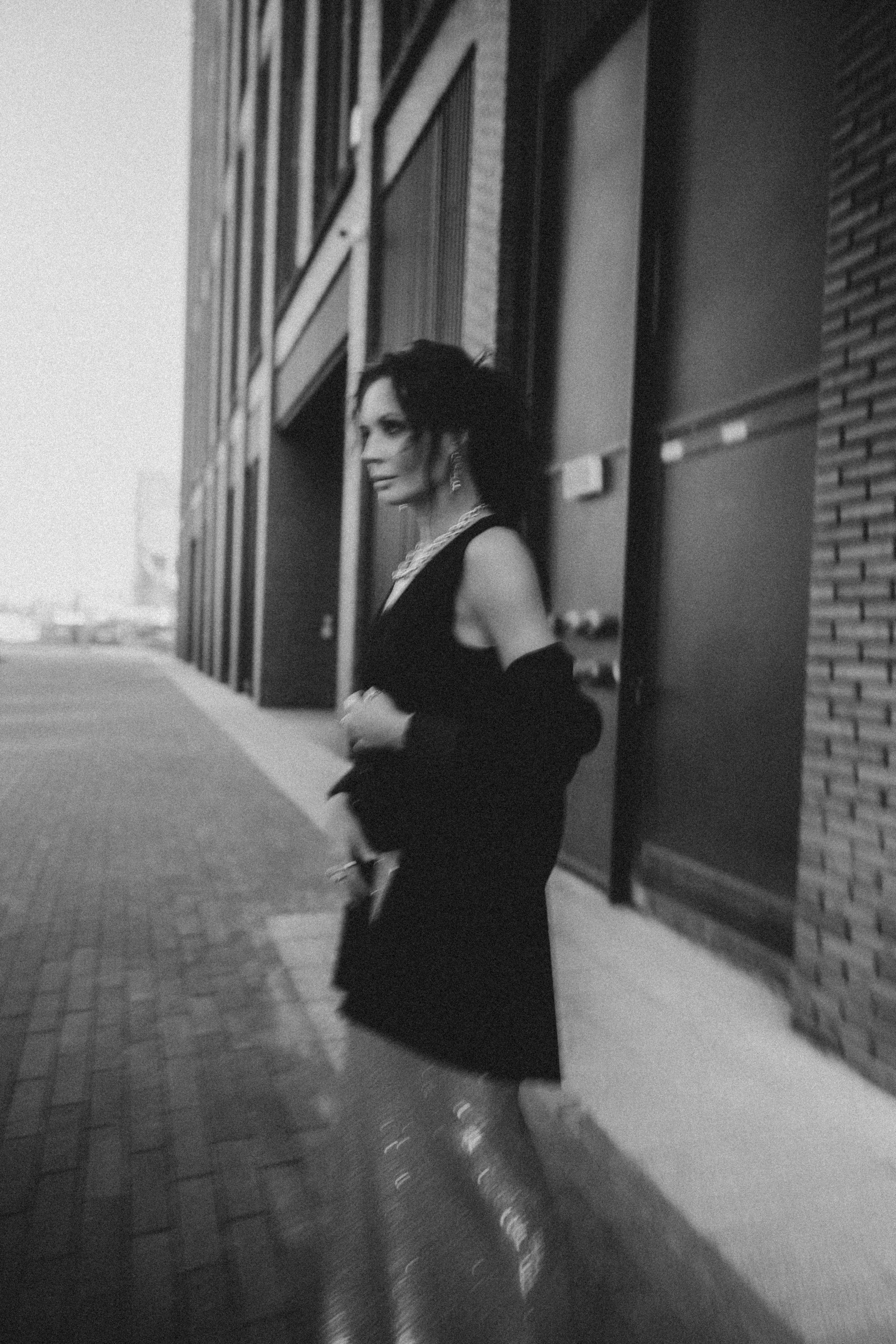 Уличная фотосессия с Настей Фаттаховой на территории ЖК ЗИЛ АРТ в Москве