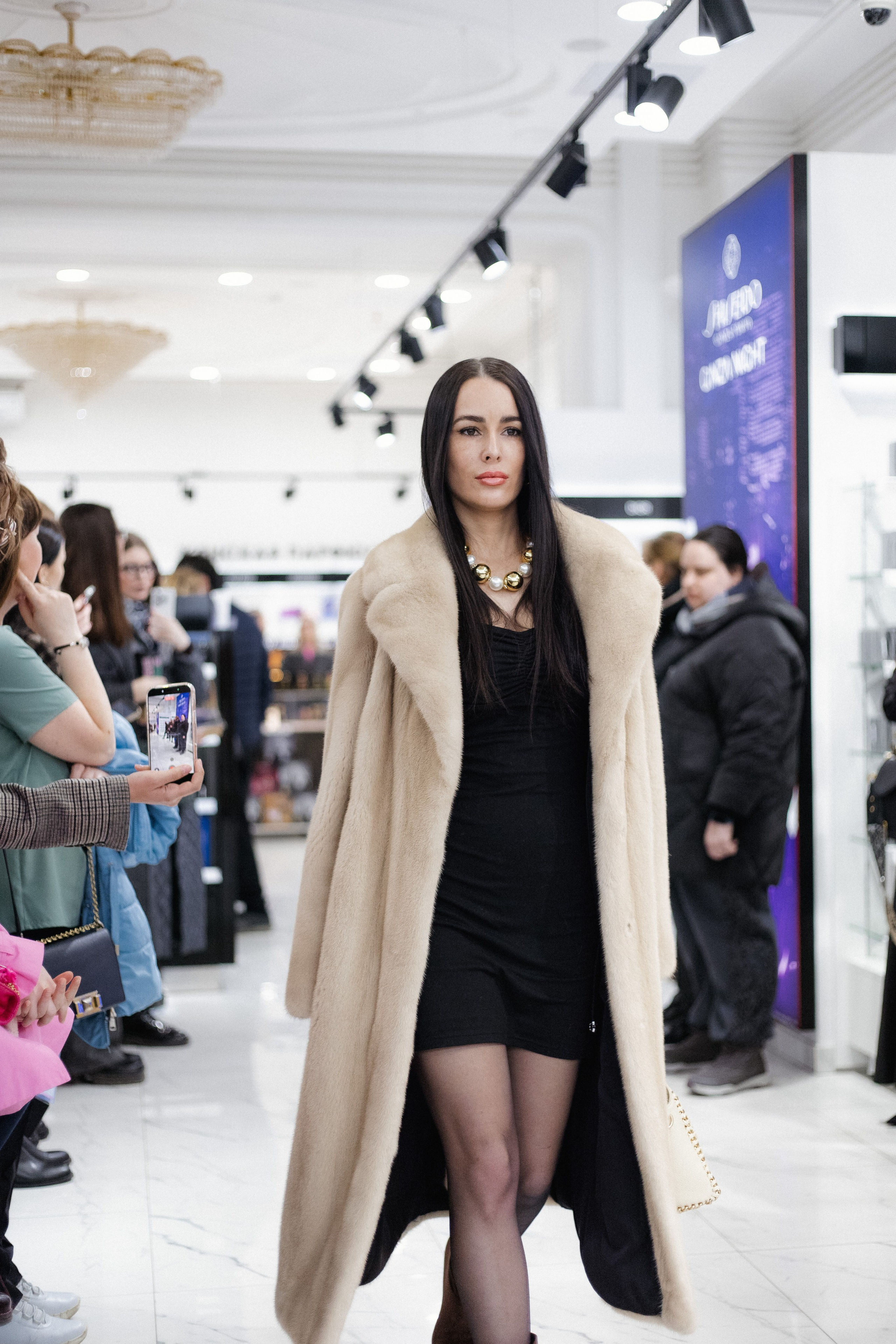ВЫХОД В СВЕТ. СВОИ. ФОТООТЧЕТЫ-СОБЫТИЯ-МЕСТА
