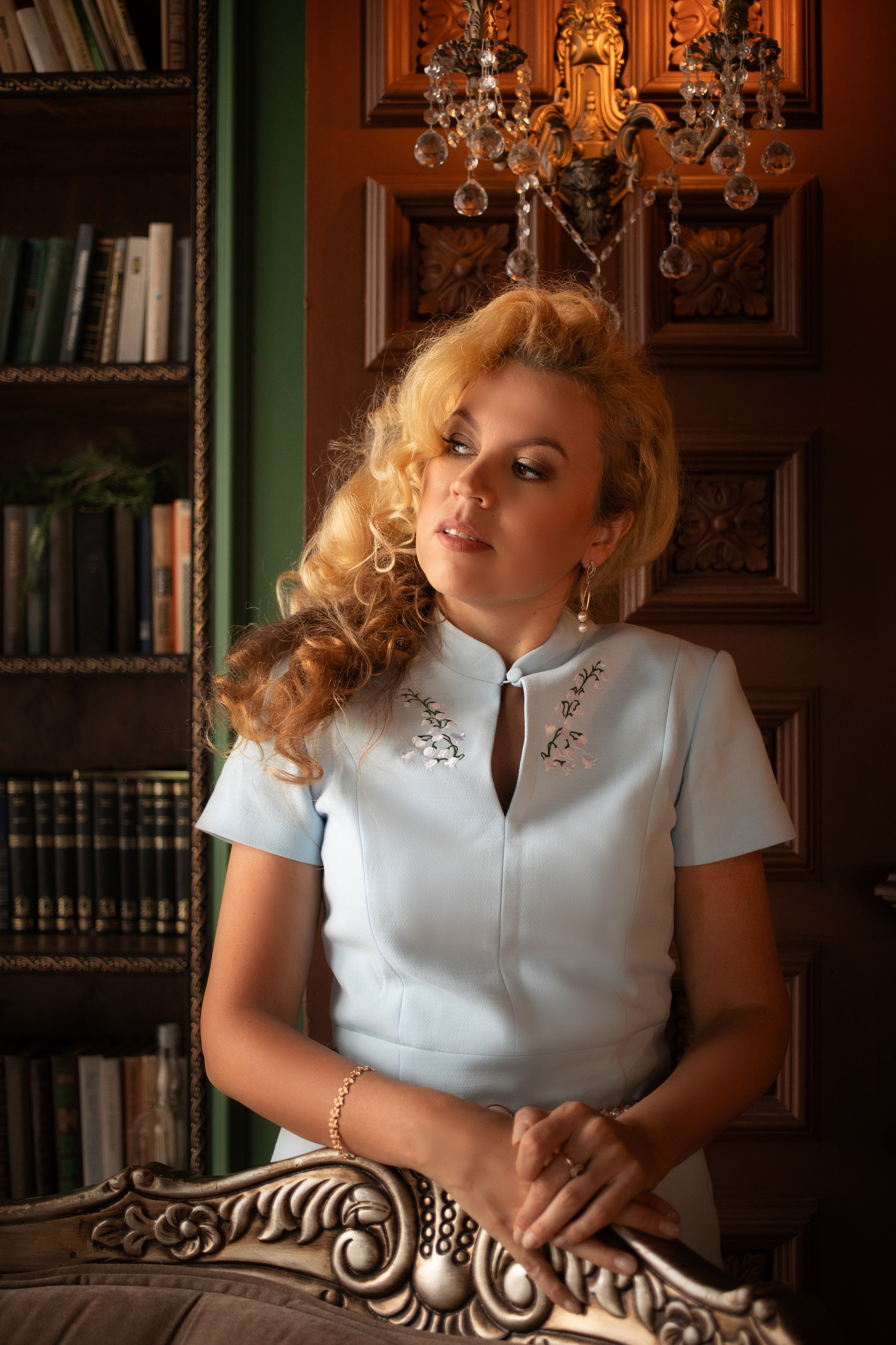 Женский портрет в студии Leona Stage. Детский и семейный фотограф Муксимова Ирина