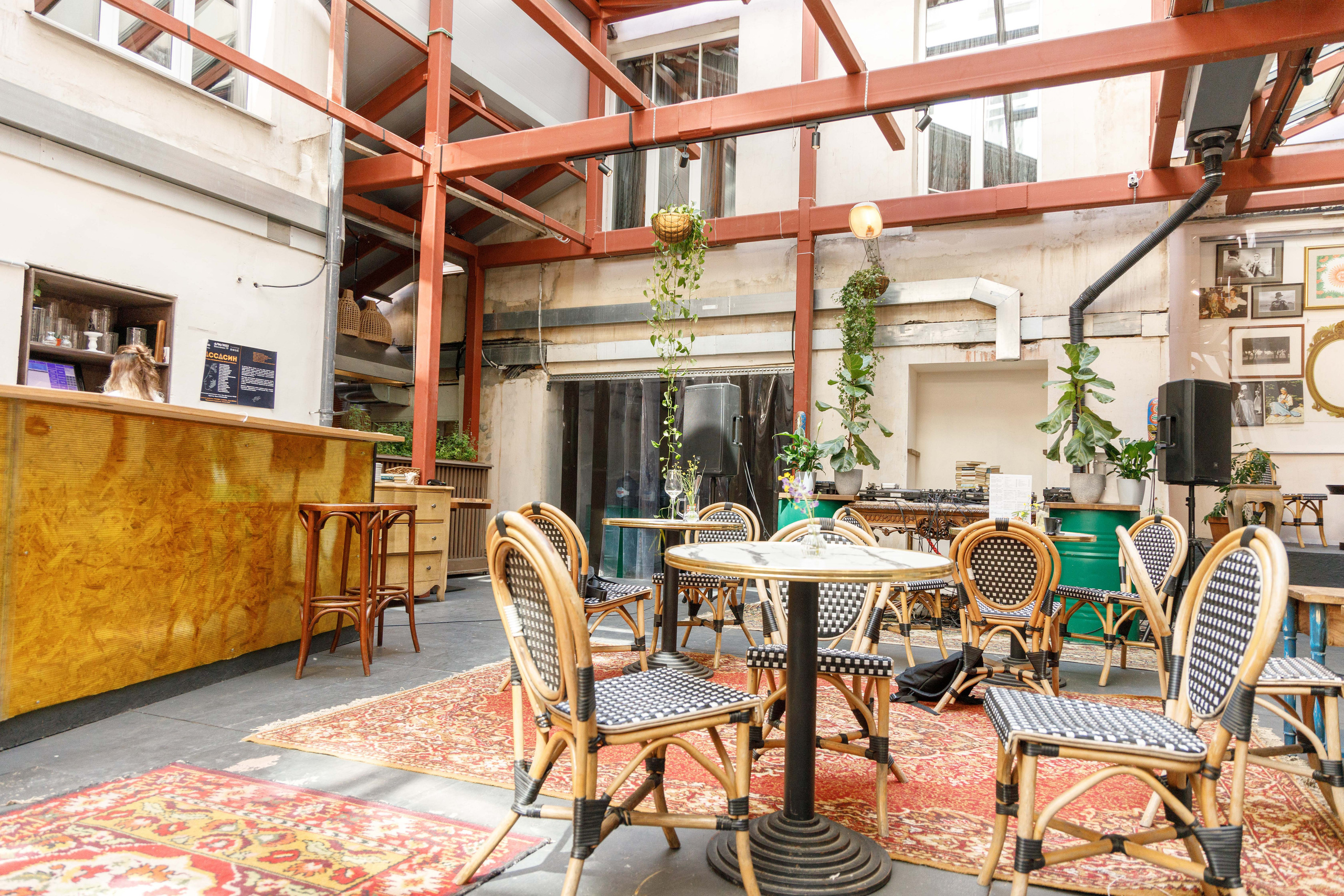 Кафе Cava на Восстания, 19. Фотограф Балаев Михаил